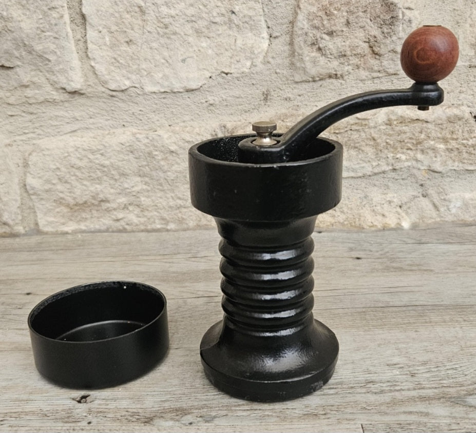 Vintage Cast Iron Manual Coffee Grinder Made in Italy Black Tre-Spade Hand Crank Coffee Grinder