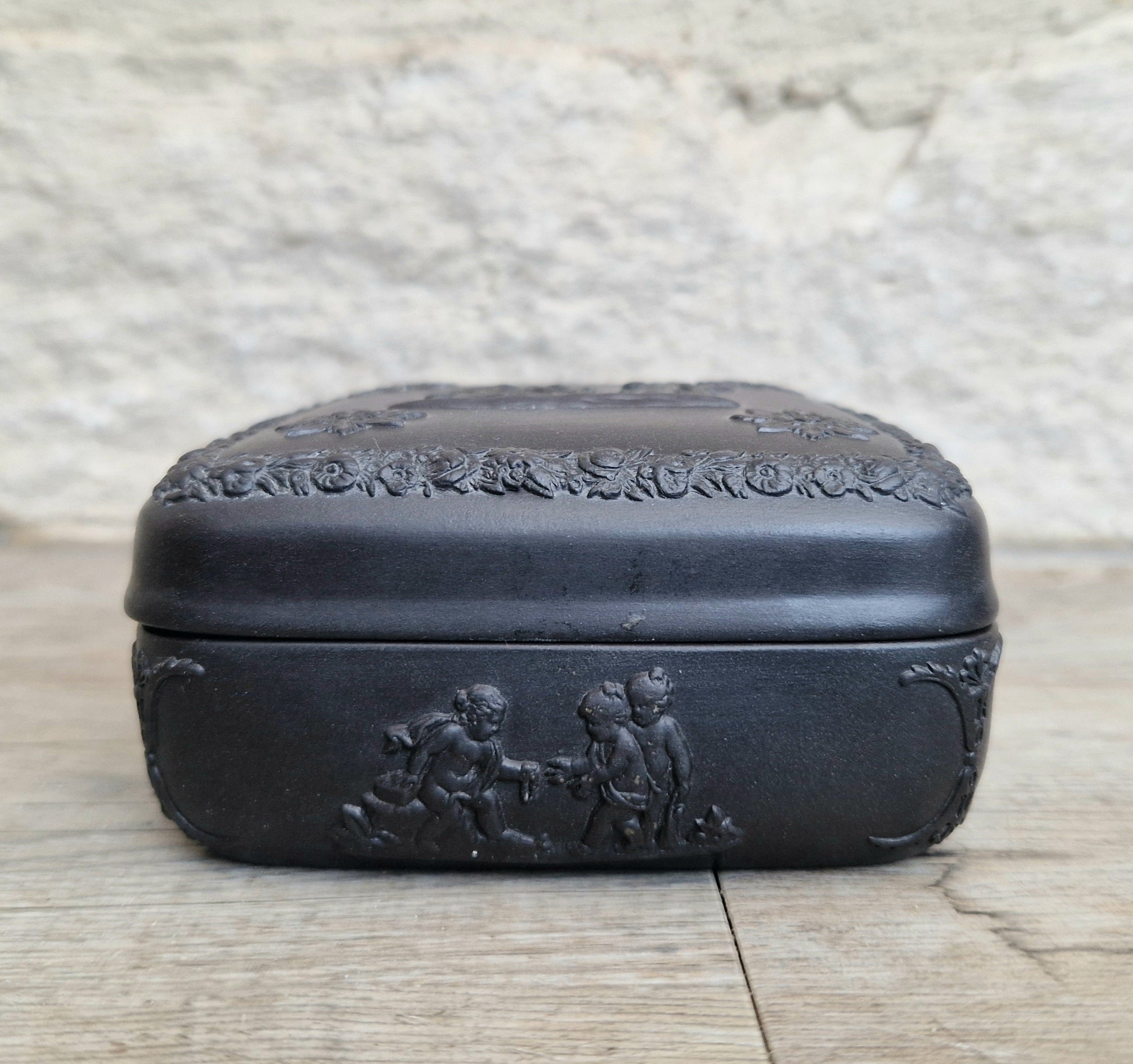 Vintage Wedgwood Black Basalt Neo-Classical Square Trinket Box 1963