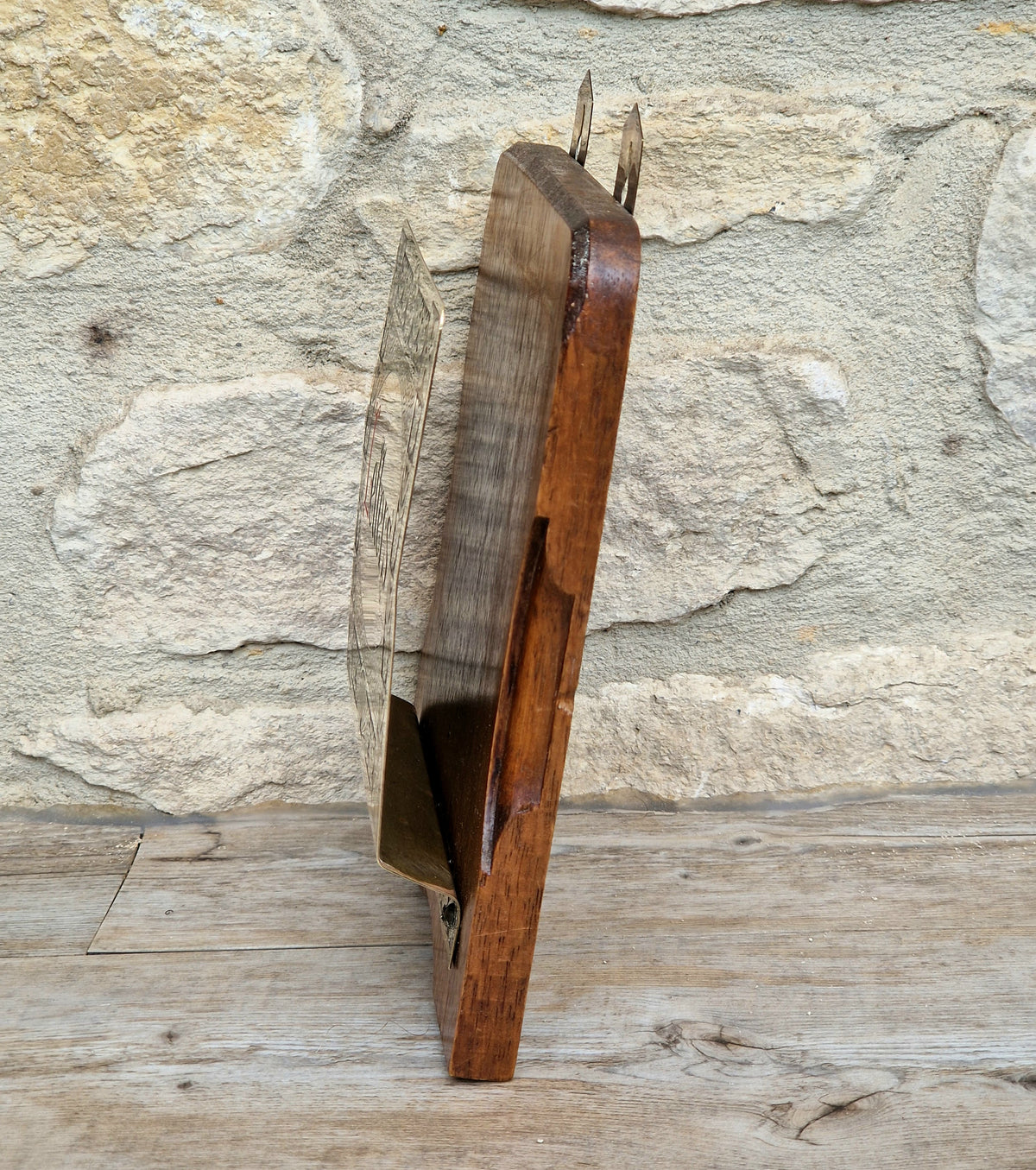 Antique Arts & Crafts Brass And Quarter Sawn Oak Gentleman's Wall Single Carved Letter Rack
