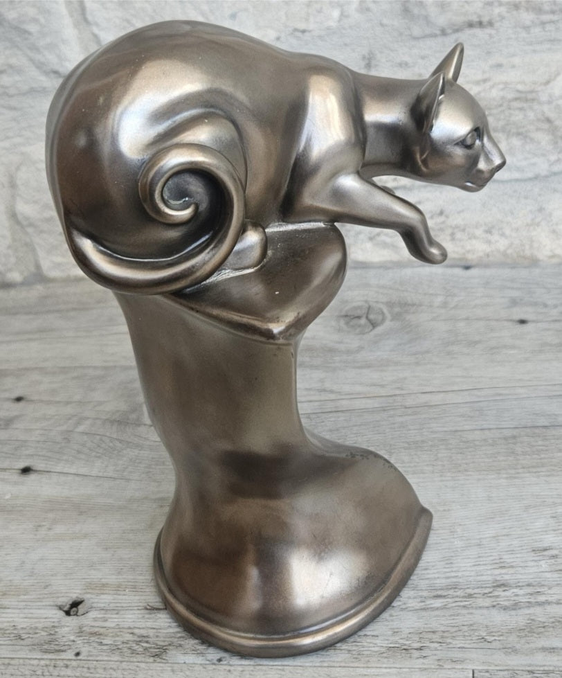 Pouncing Cat Ornament  Cold Cast Resin Heavy Plinth Figure 21cm Tall Crosa 2005 Vintage
