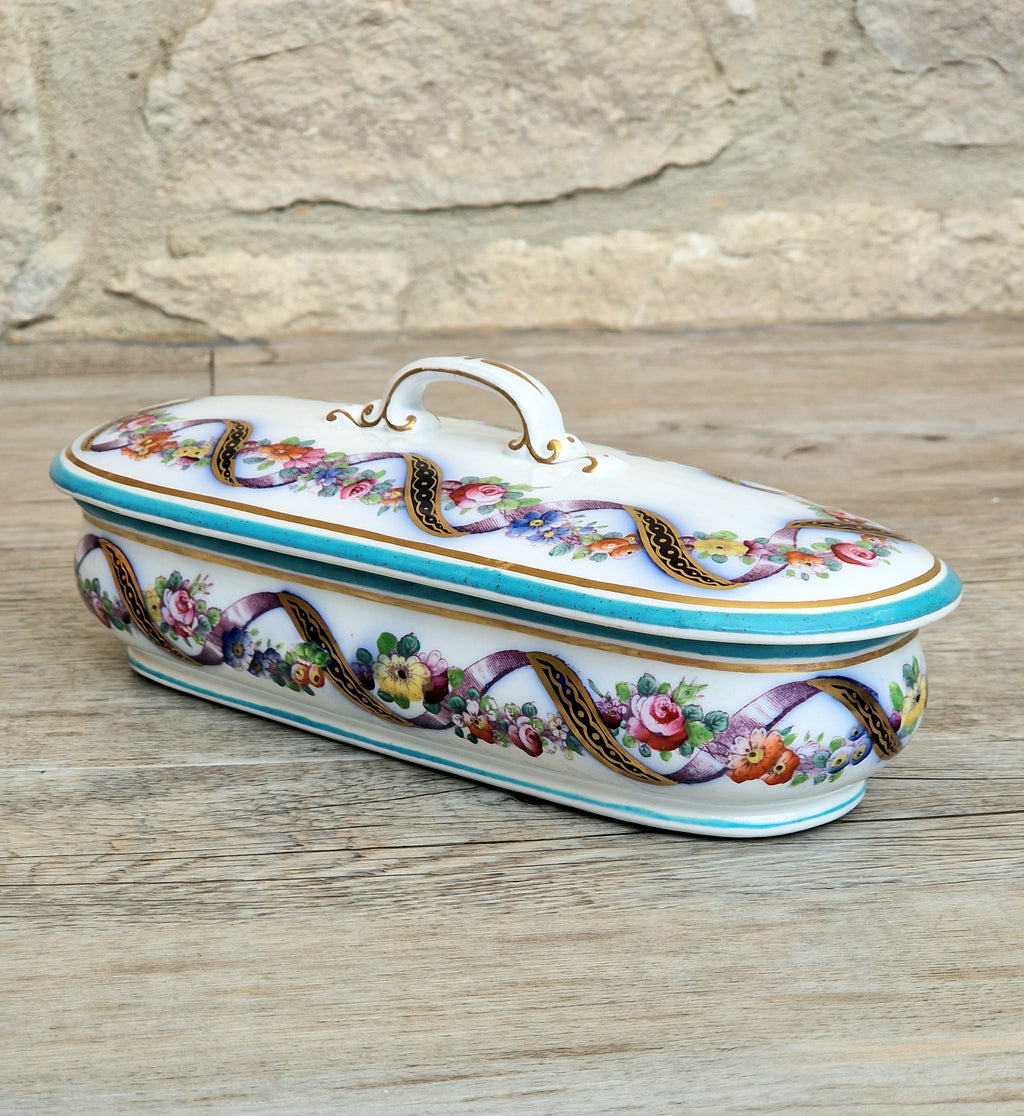 An Exceptional 19th-Century "Old Paris" (Vieux Paris) Porcelain Lidded Vanity Box, Attributed to the Workshop of Jacob Petit (c. 1840–1860)