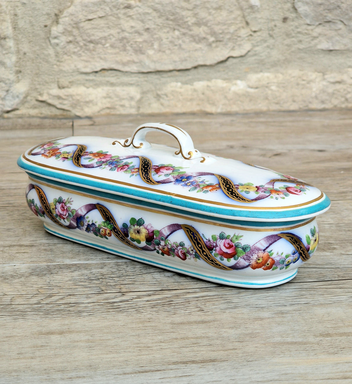 An Exceptional 19th-Century "Old Paris" (Vieux Paris) Porcelain Lidded Vanity Box, Attributed to the Workshop of Jacob Petit (c. 1840–1860)