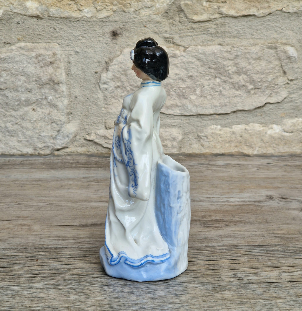 Antique German Chinoiserie Porcelain Geisha Spill Vase, 16cm Blue White Figurine Model 376