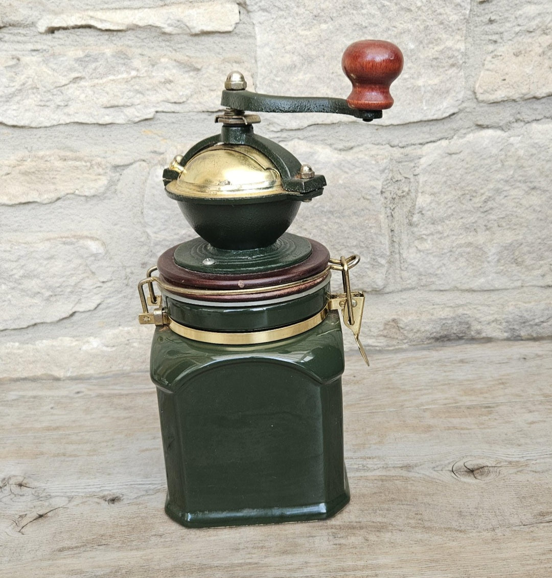 Vintage Harrods London Manual Coffee Grinder Green Gold Logo Retro Manual Mill Collectible Kitchen Decor
