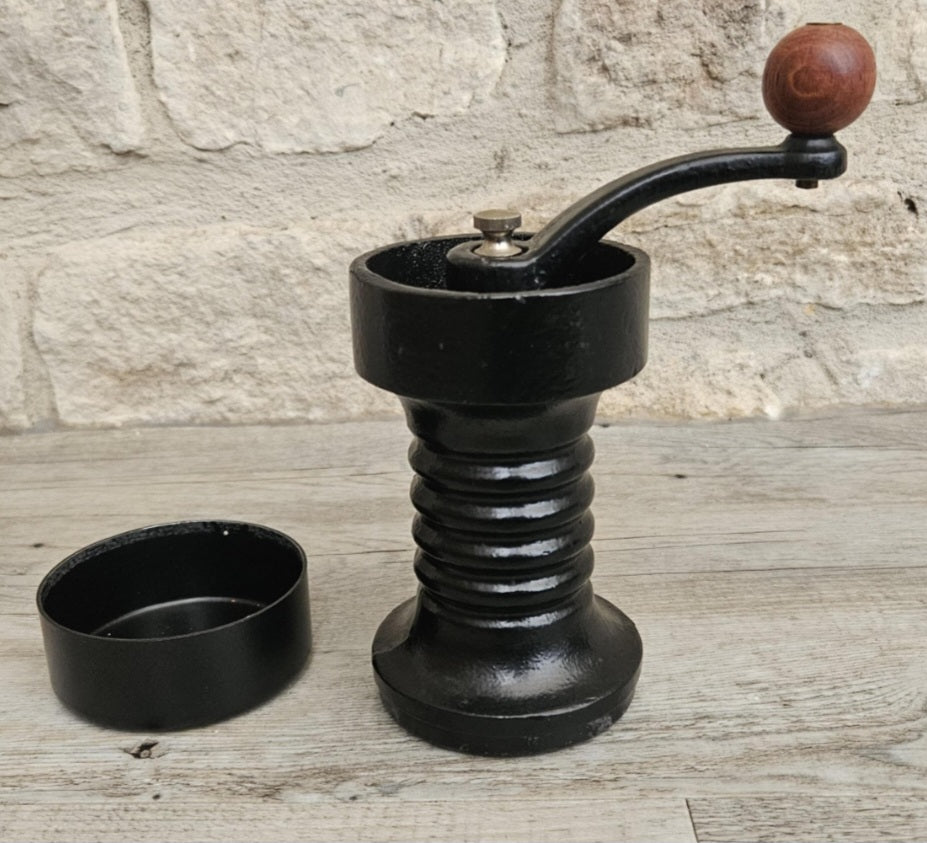 Vintage Cast Iron Manual Coffee Grinder Made in Italy Black Tre-Spade Hand Crank Coffee Grinder