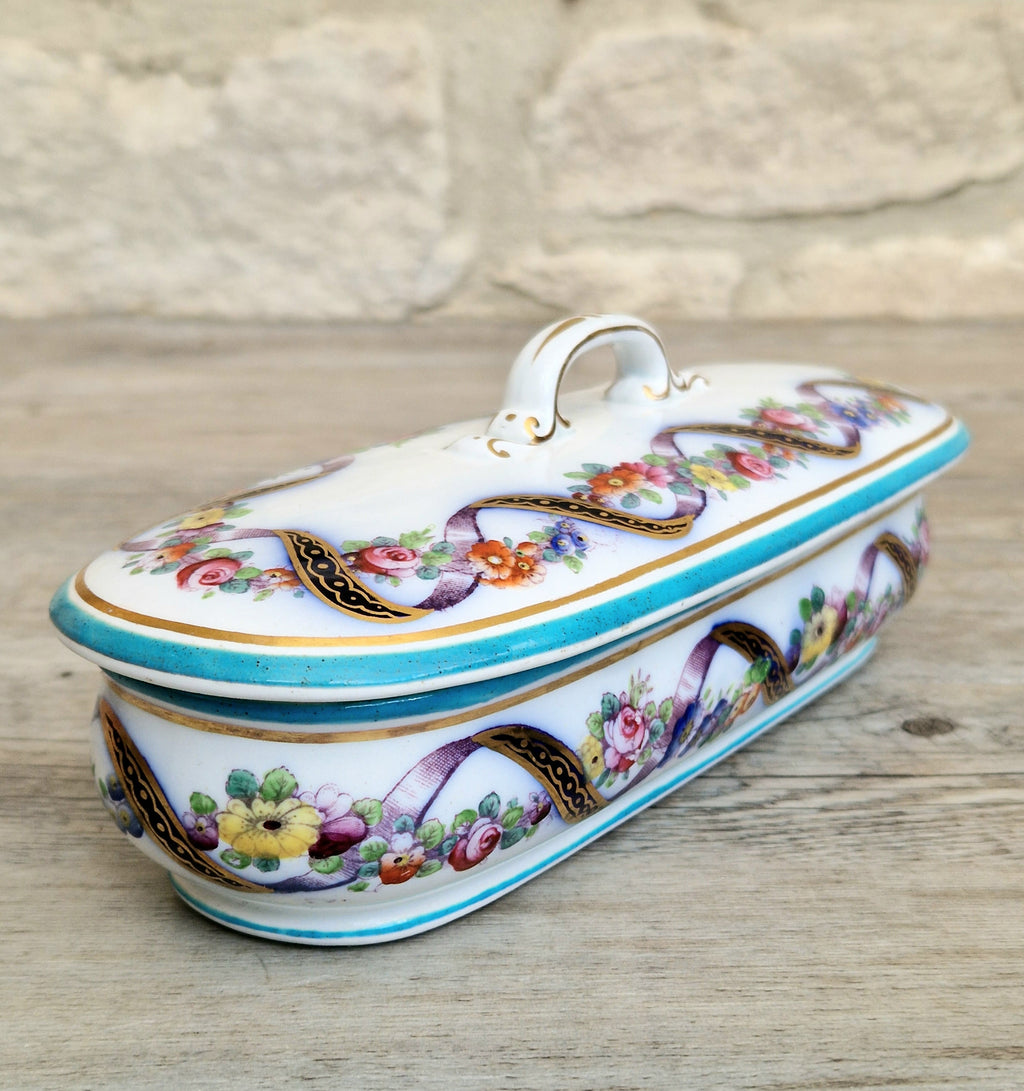 An Exceptional 19th-Century "Old Paris" (Vieux Paris) Porcelain Lidded Vanity Box, Attributed to the Workshop of Jacob Petit (c. 1840–1860)