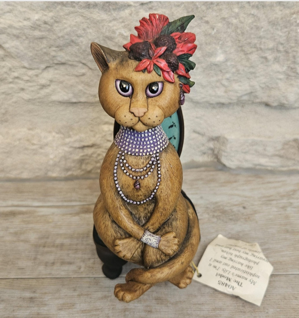 Vintage Curious Cats "The Model" Figure Ornament Linda Jane Smith Border Fine Arts 15cm