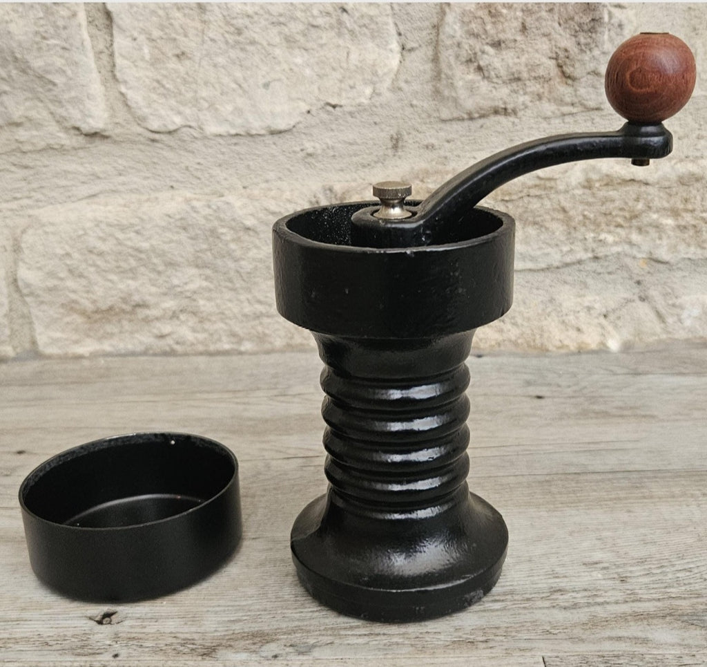 Vintage Cast Iron Manual Coffee Grinder Made in Italy Black Tre-Spade Hand Crank Coffee Grinder