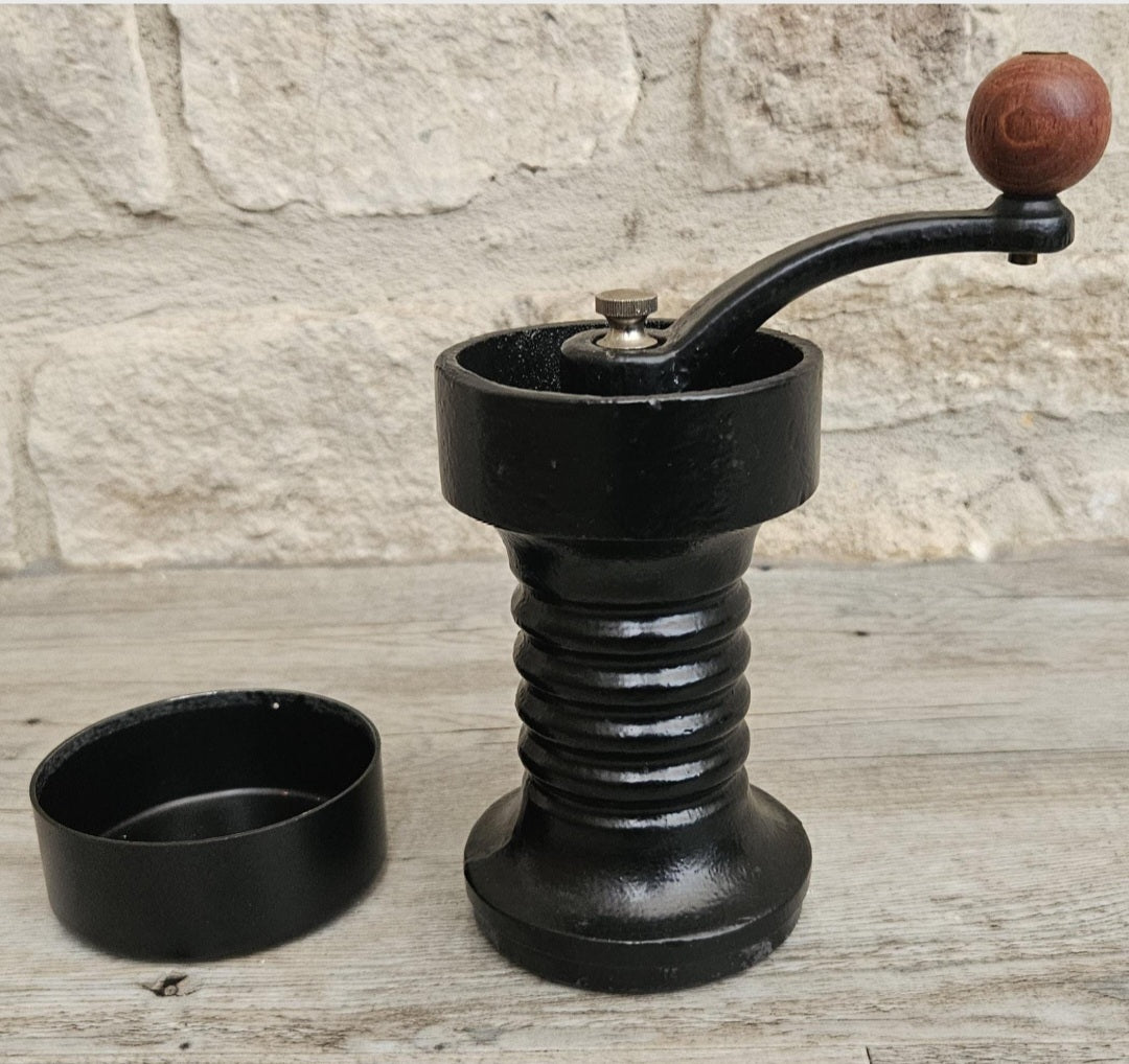 Vintage Cast Iron Manual Coffee Grinder Made in Italy Black Tre-Spade Hand Crank Coffee Grinder