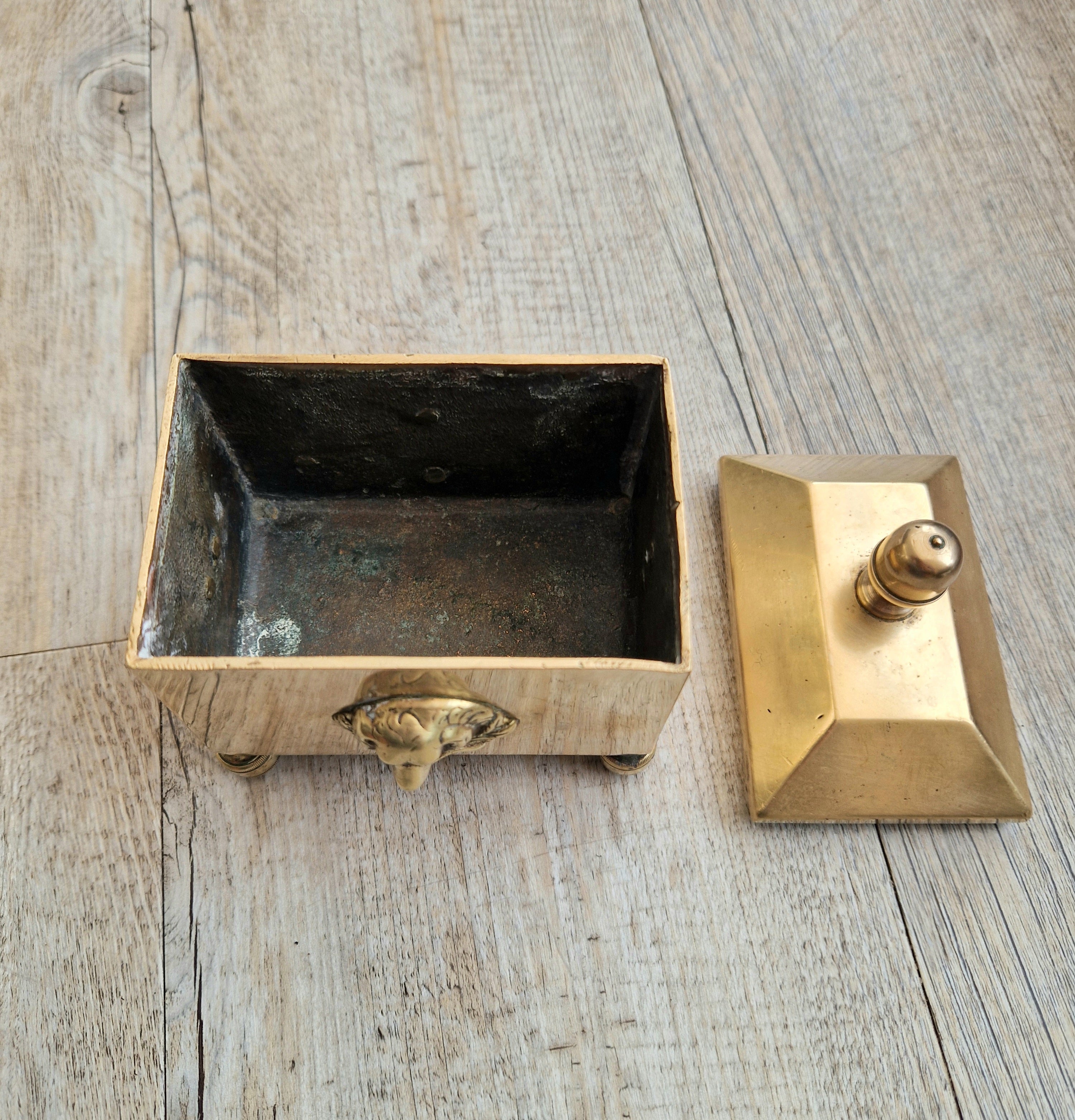 Colbrookdale Style Brass Relief Decoration Pyramid Lid Caddy Box