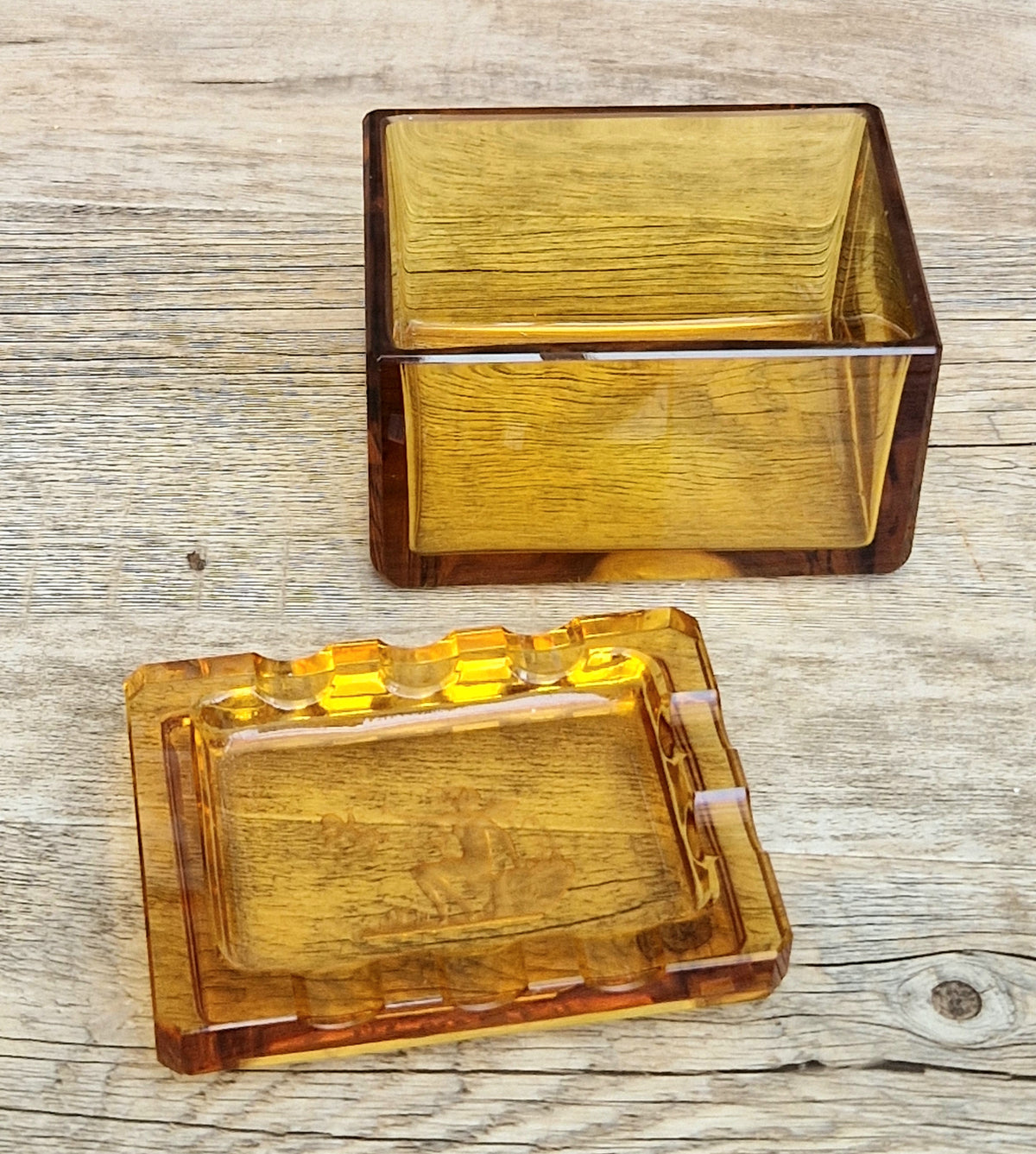 1930s Hienrich Hoffman Amber Intaglio Glass Cupid & Goddess Crenulated Lidded Trinket Box