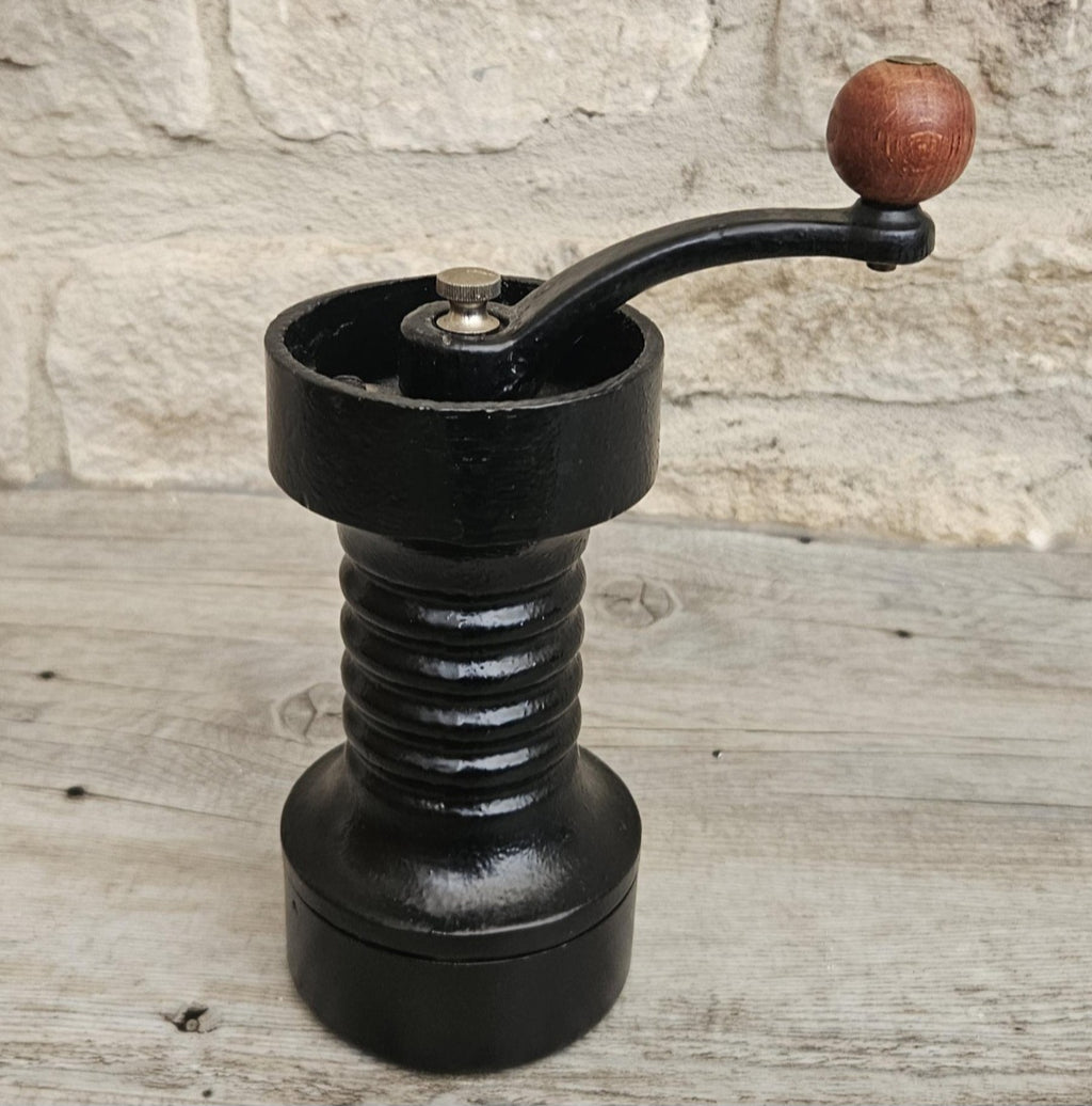 Vintage Cast Iron Manual Coffee Grinder Made in Italy Black Tre-Spade Hand Crank Coffee Grinder