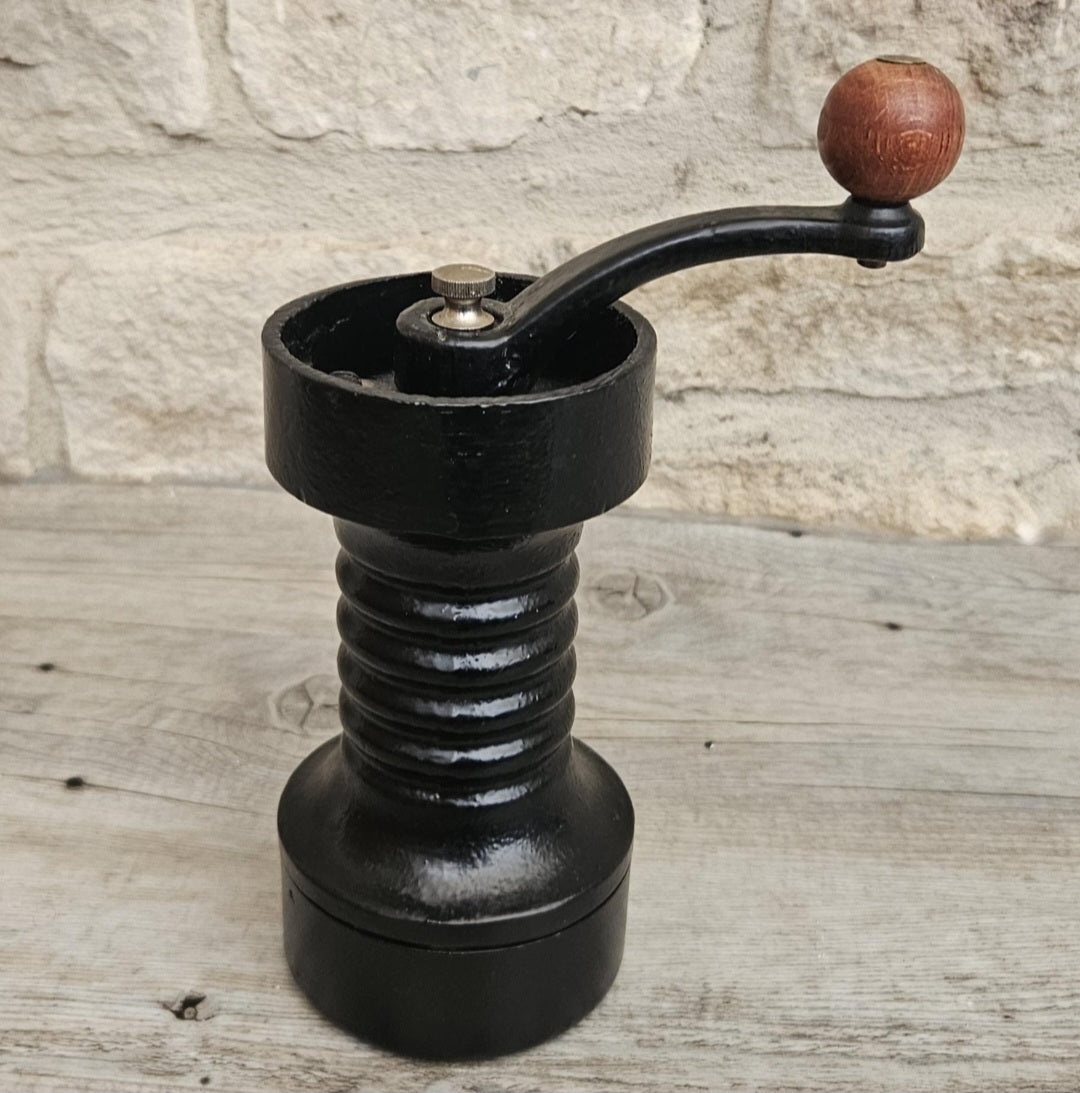 Vintage Cast Iron Manual Coffee Grinder Made in Italy Black Tre-Spade Hand Crank Coffee Grinder