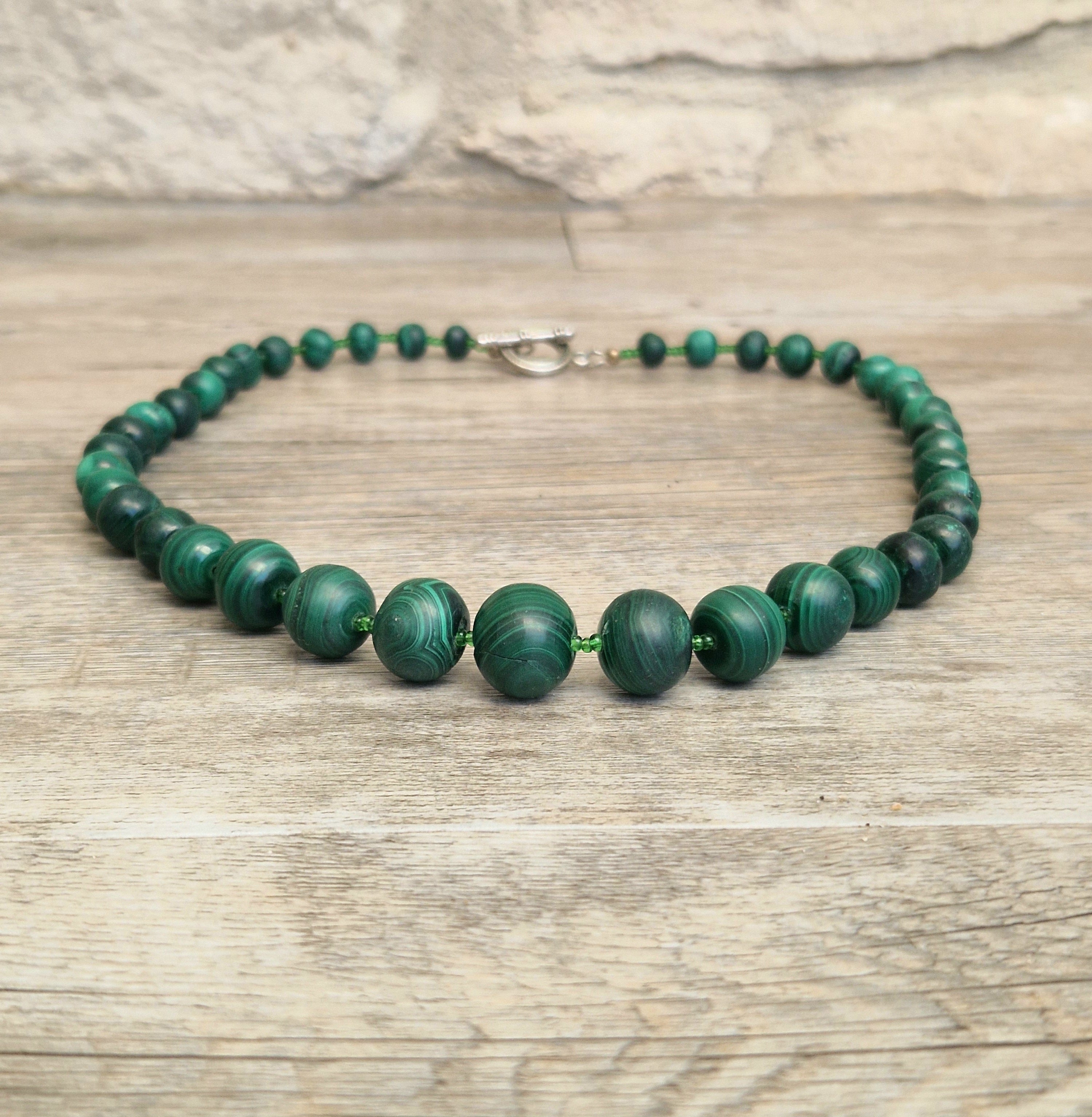 Vintage Graduated Malachite Round Bead T-Bar Clasp Necklace (60cm)