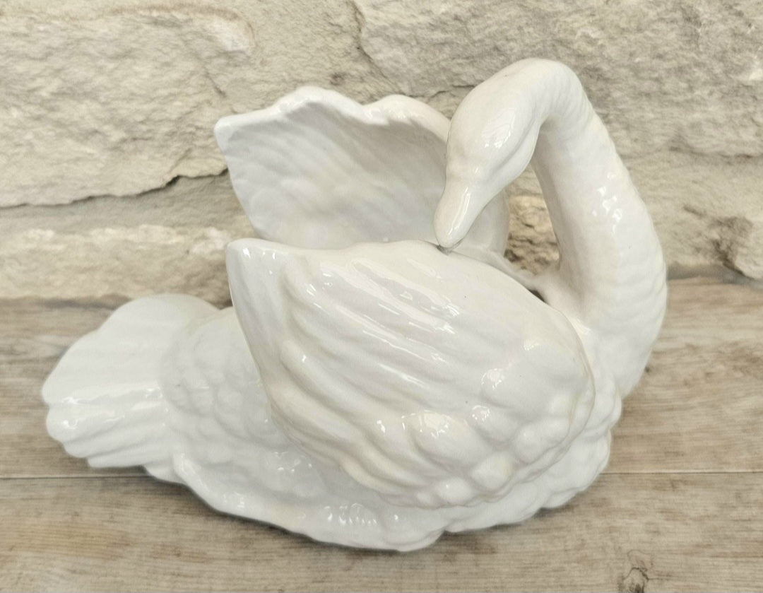 Vintage White Porcelain Swan Vase, Elegant Cottage Decor, Collectible Bird Planter.