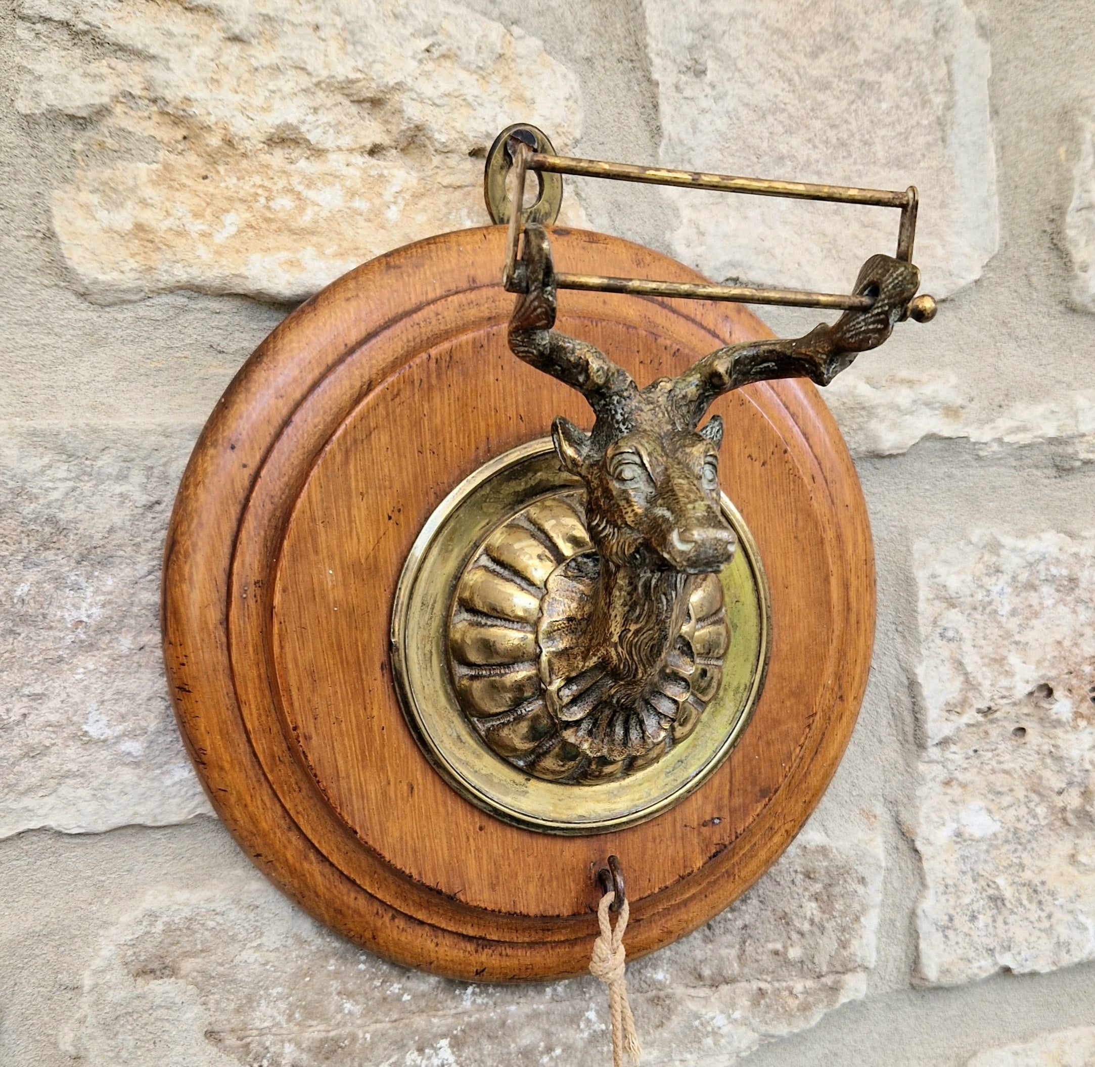 Antique Brass Stag Oak Roundel Wall Mounted Dinner Gong & Hand Turned Striker