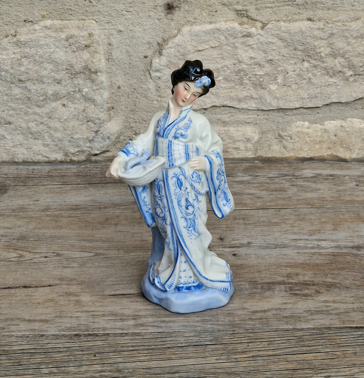 Antique German Chinoiserie Porcelain Geisha Spill Vase, 16cm Blue White Figurine Model 376