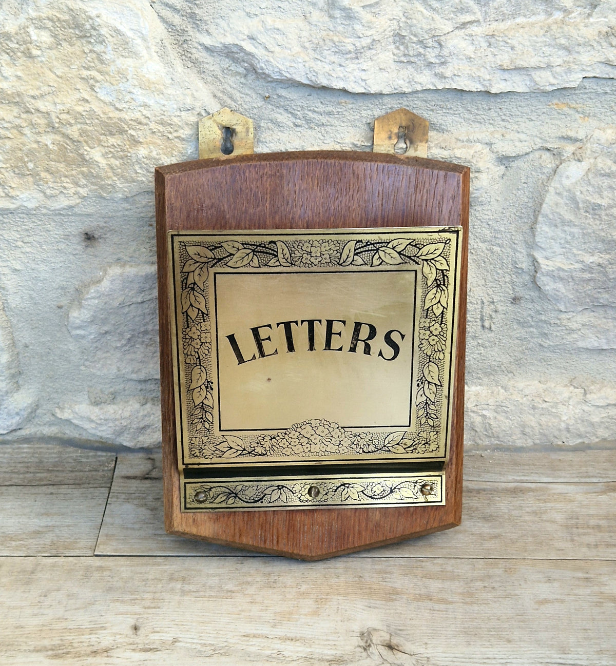 Antique Arts & Crafts Brass And Quarter Sawn Oak Gentleman's Wall Single Shield Letter Rack