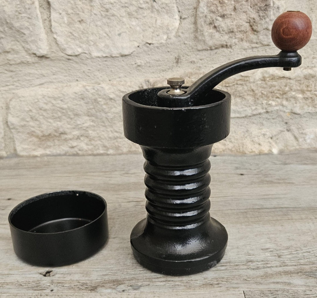 Vintage Cast Iron Manual Coffee Grinder Made in Italy Black Tre-Spade Hand Crank Coffee Grinder