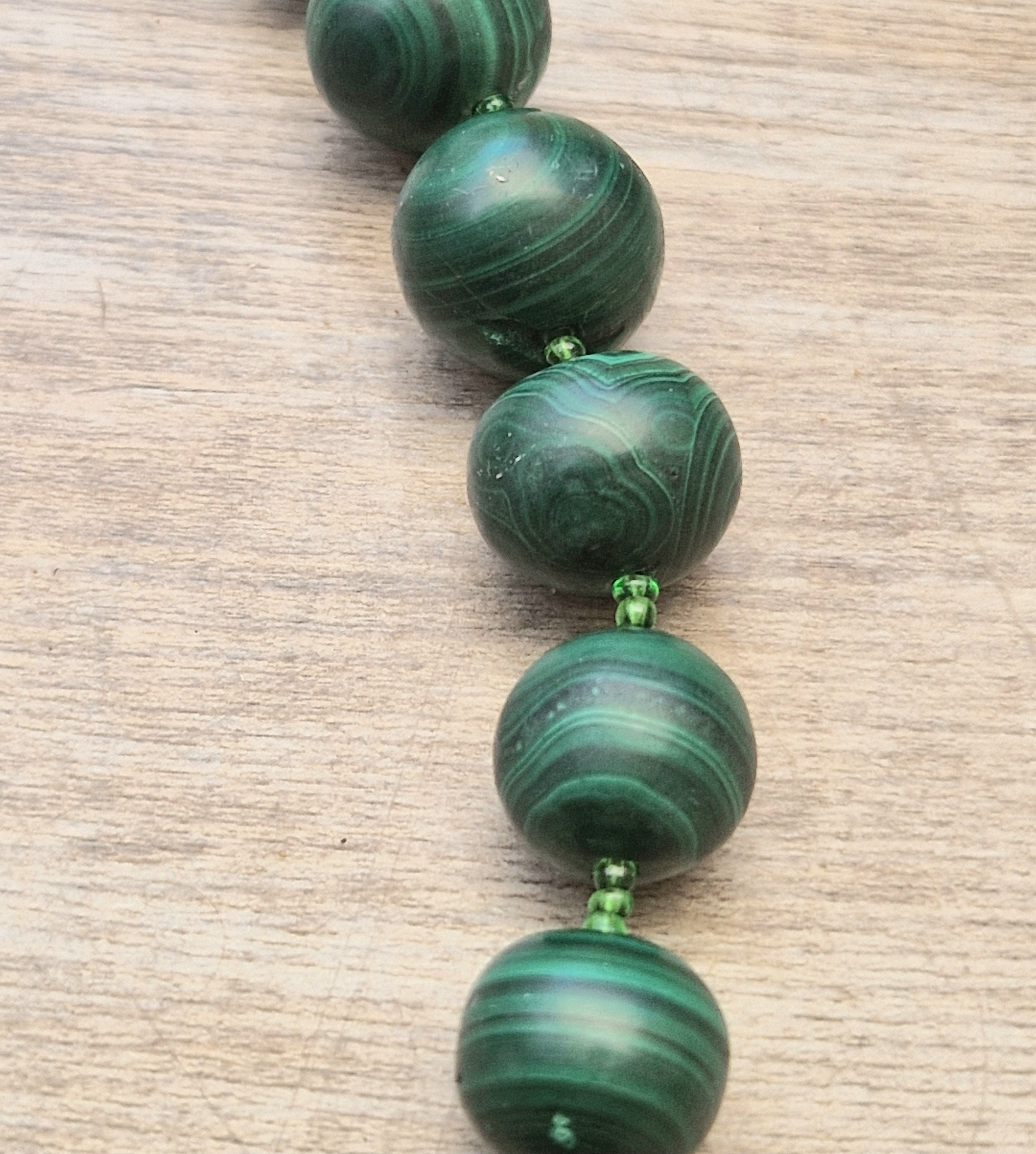 Vintage Graduated Malachite Round Bead T-Bar Clasp Necklace (60cm)