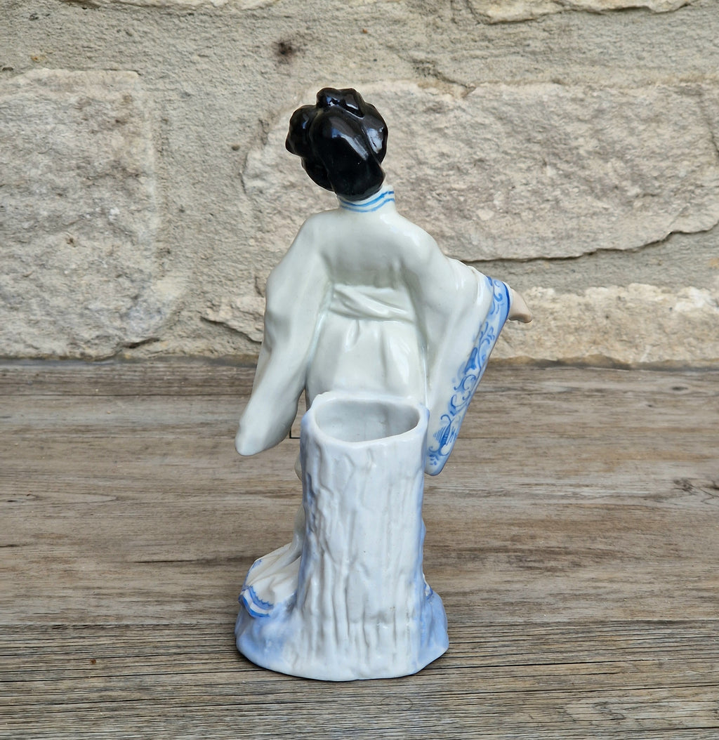 Antique German Chinoiserie Porcelain Geisha Spill Vase, 16cm Blue White Figurine Model 376