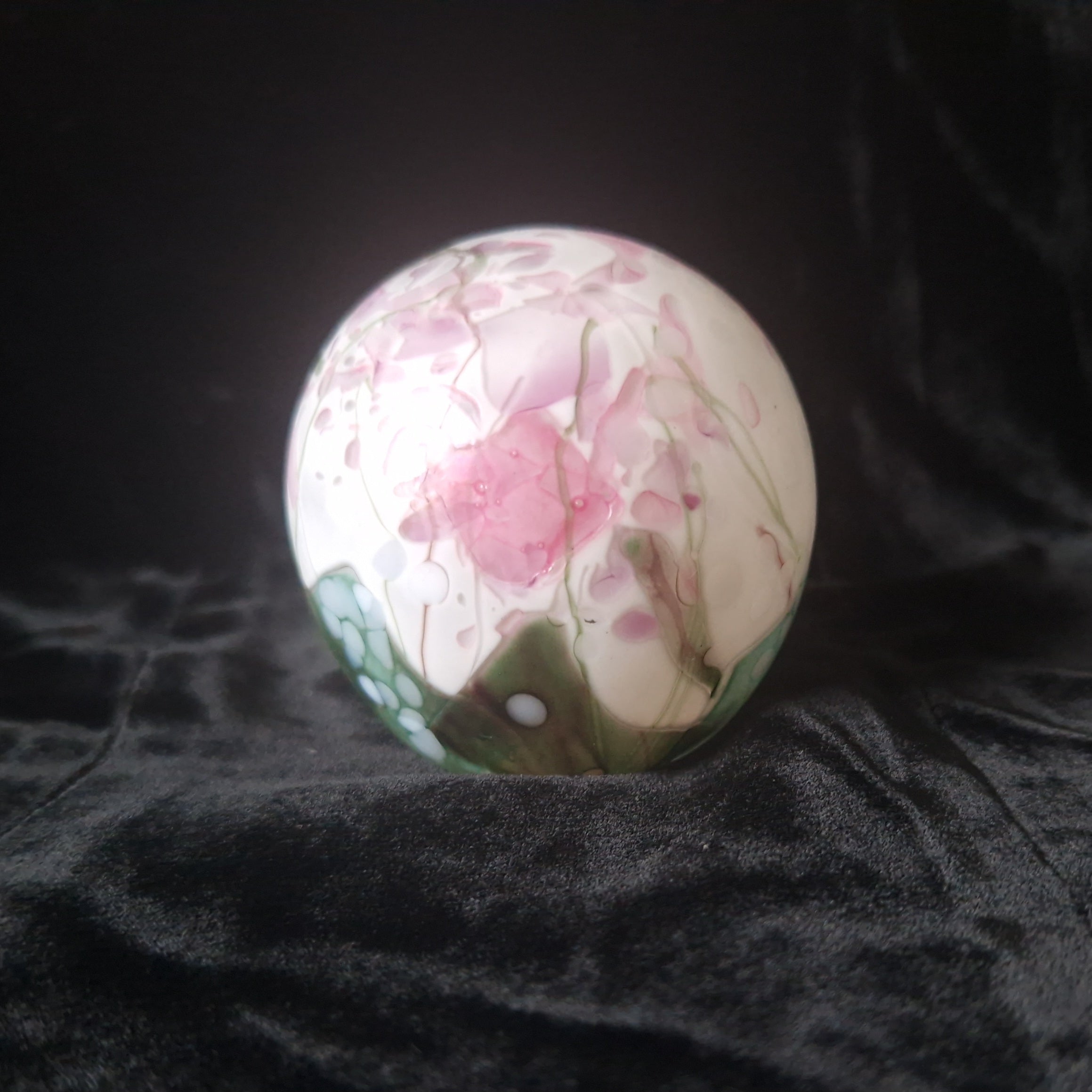 Isle Of White Art Studio Glass Vintage Lilac Flower Garden Ball Paperweight