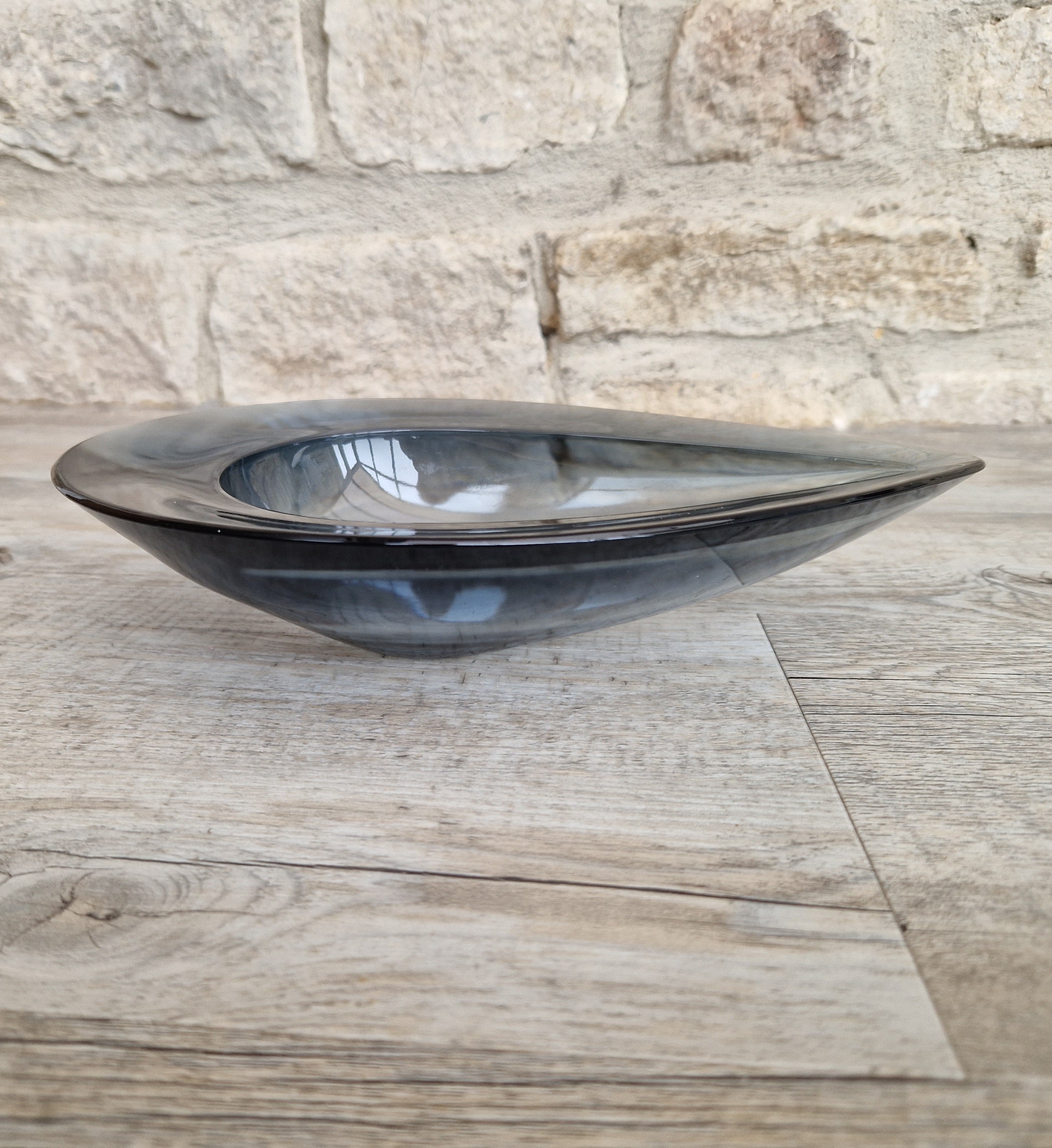 Sasaki Glass Teardrop Bowl: Mid-Century Modern Design