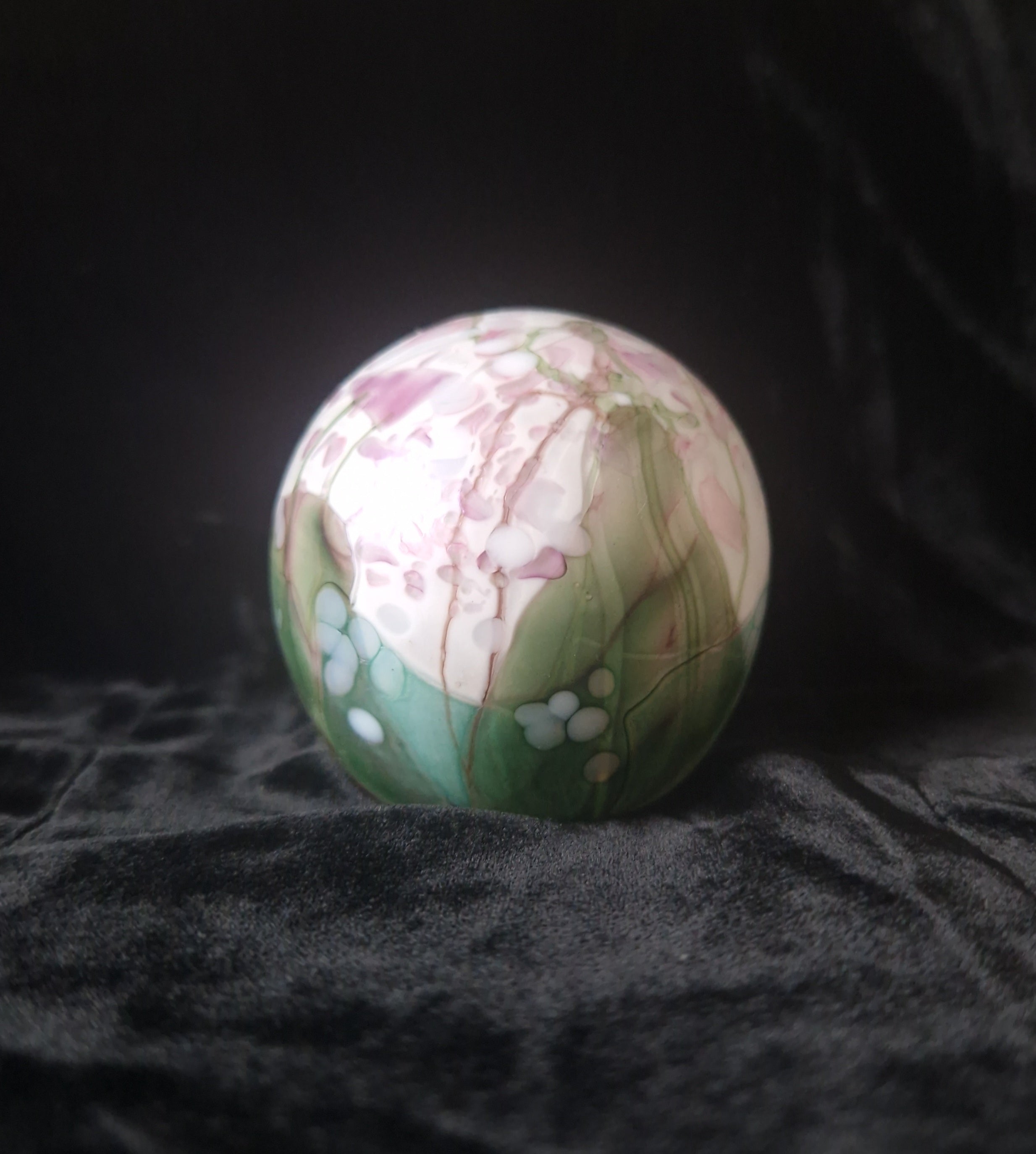 Isle Of White Art Studio Glass Vintage Lilac Flower Garden Ball Paperweight
