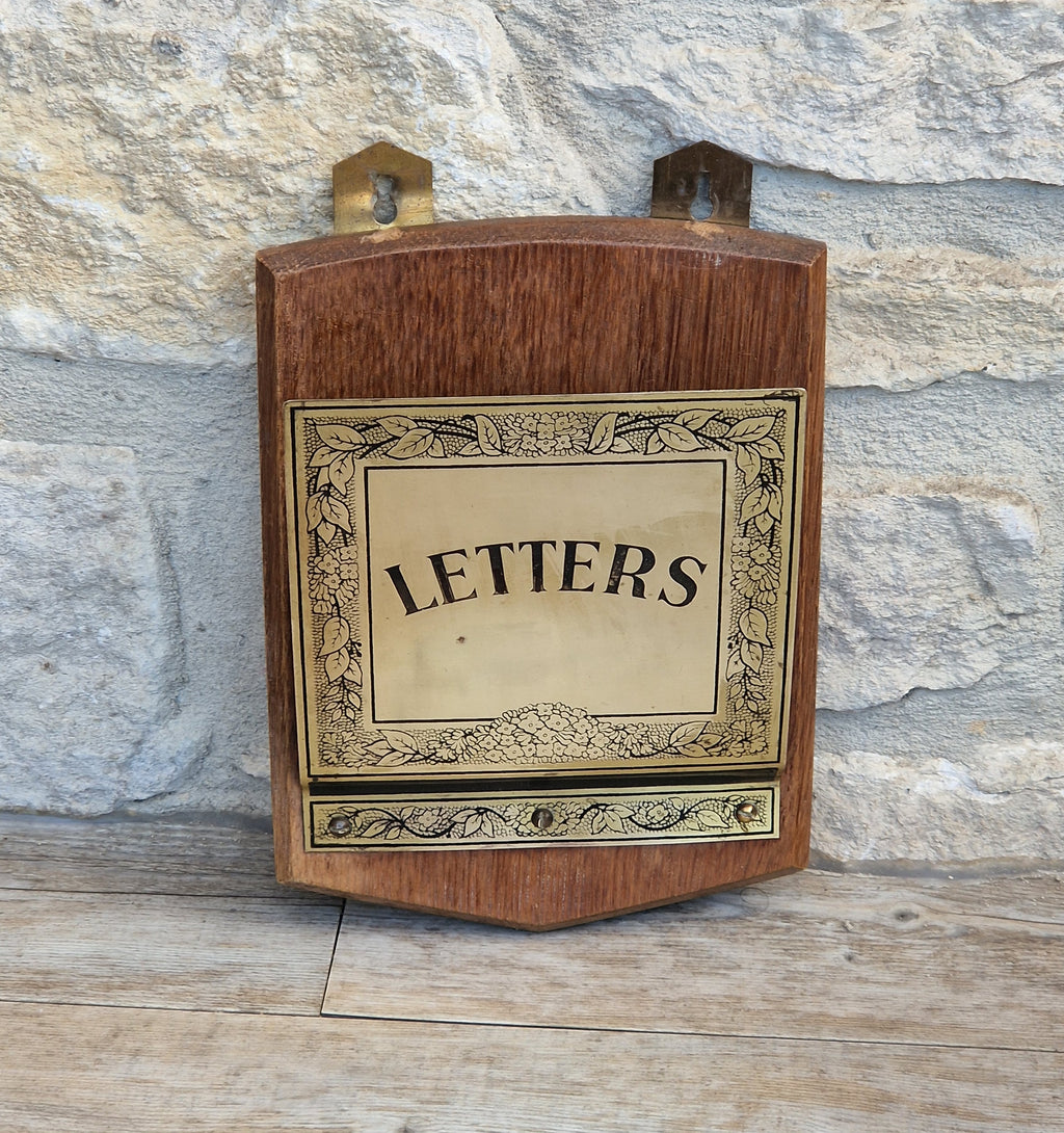 Antique Arts & Crafts Brass And Quarter Sawn Oak Gentleman's Wall Single Shield Letter Rack