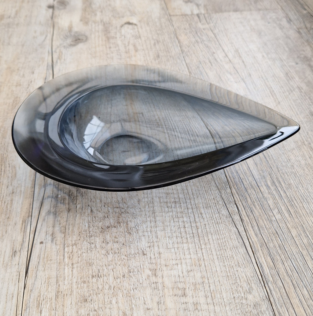 Sasaki Glass Teardrop Bowl: Mid-Century Modern Design