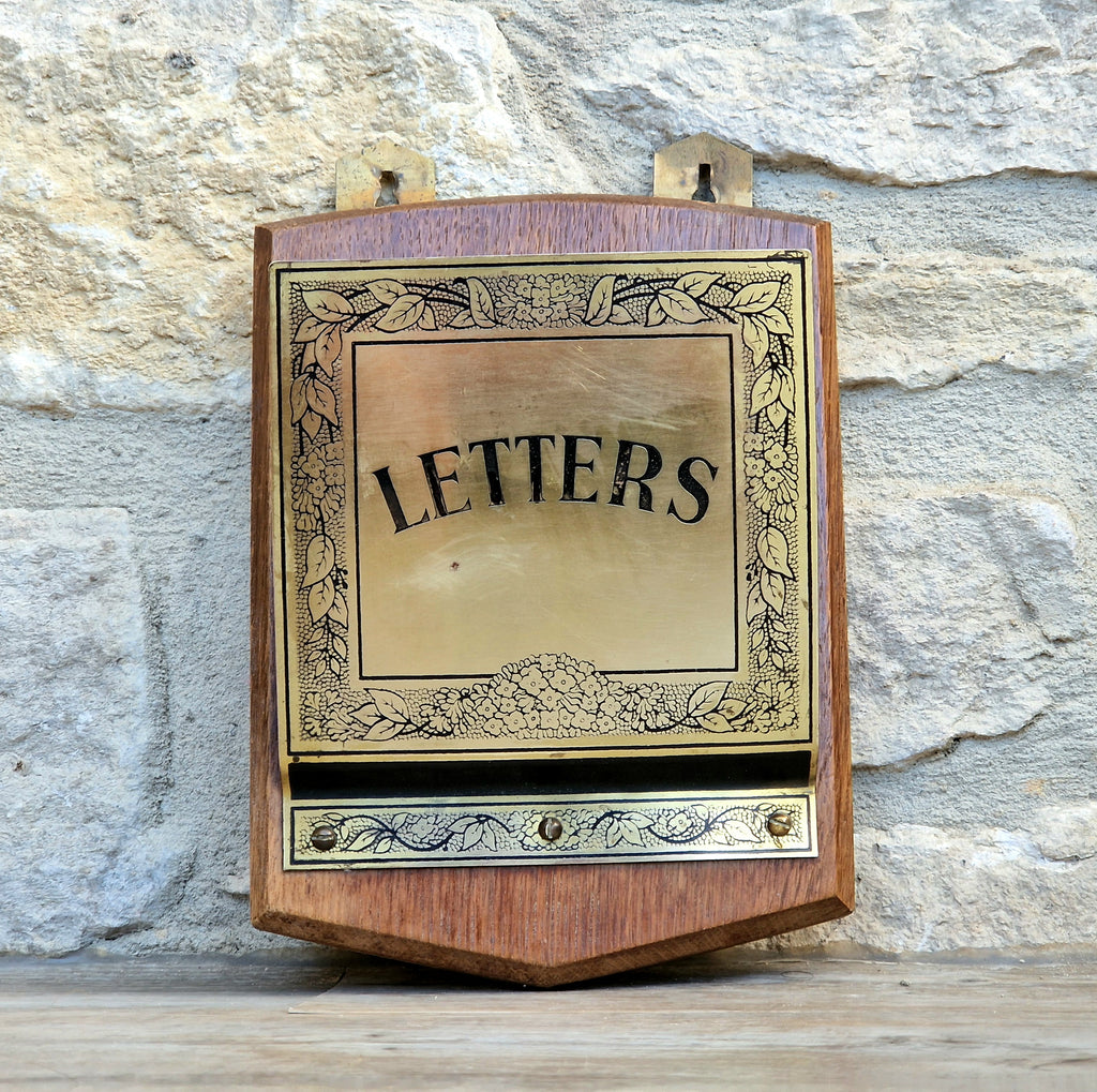 Antique Arts & Crafts Brass And Quarter Sawn Oak Gentleman's Wall Single Shield Letter Rack