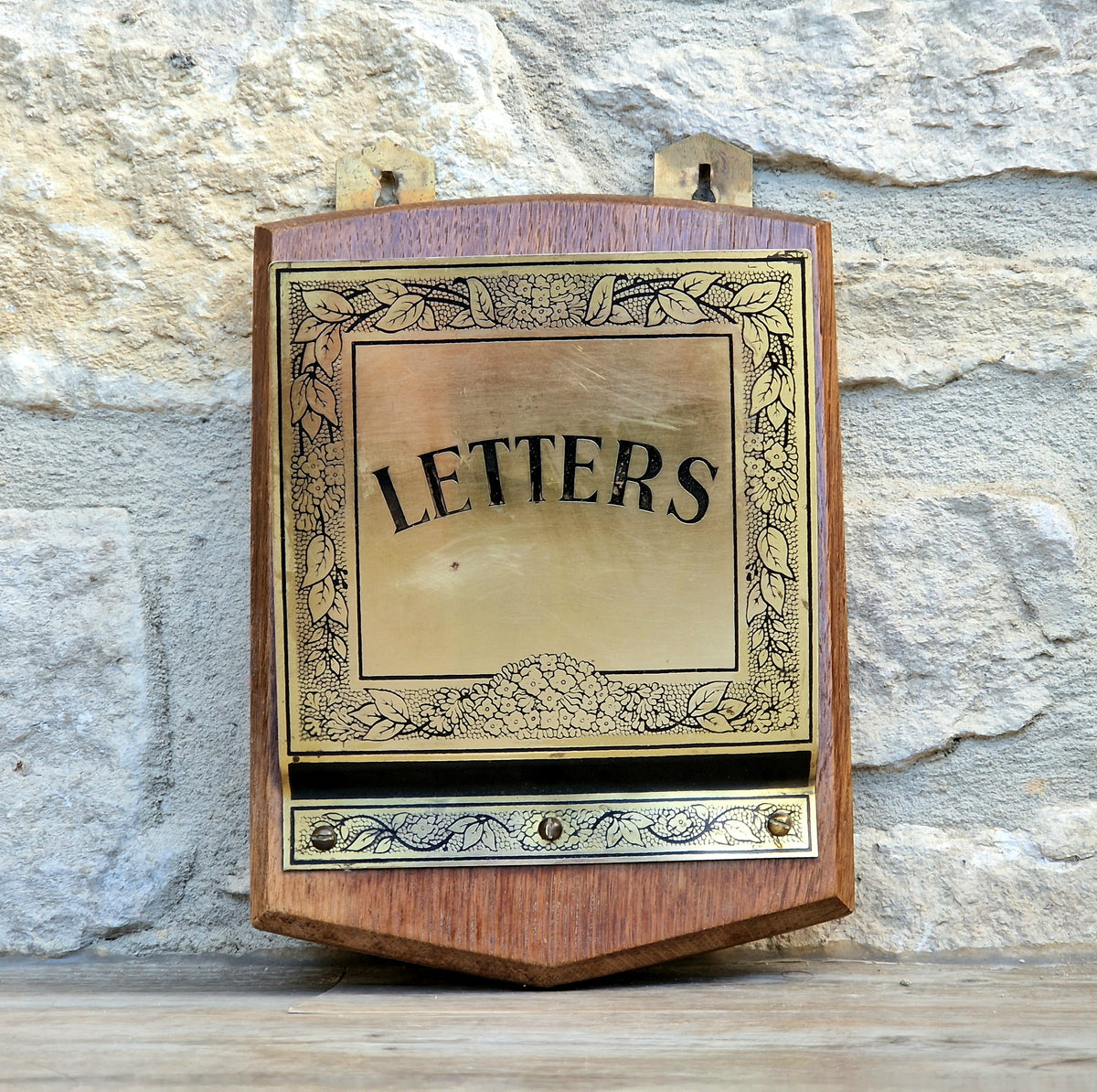 Antique Arts & Crafts Brass And Quarter Sawn Oak Gentleman's Wall Single Shield Letter Rack