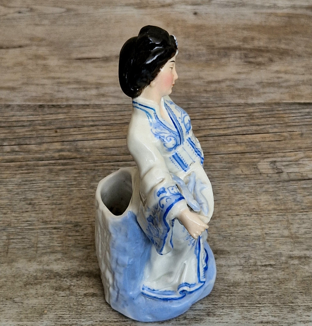 Antique German Chinoiserie Porcelain Geisha Spill Vase, 16cm Blue White Figurine Model 376