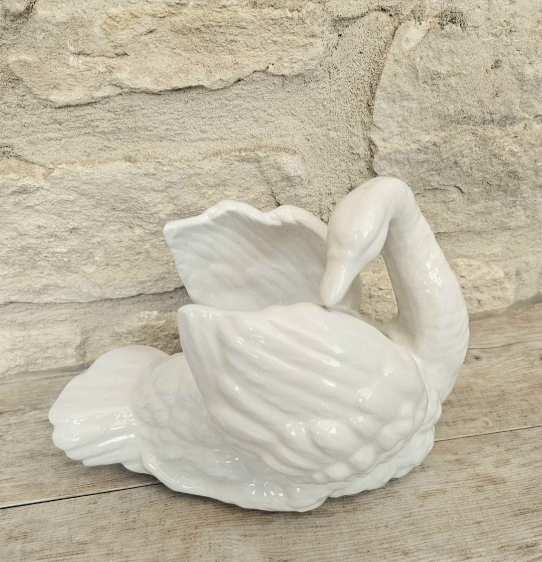 Vintage White Porcelain Swan Vase, Elegant Cottage Decor, Collectible Bird Planter.