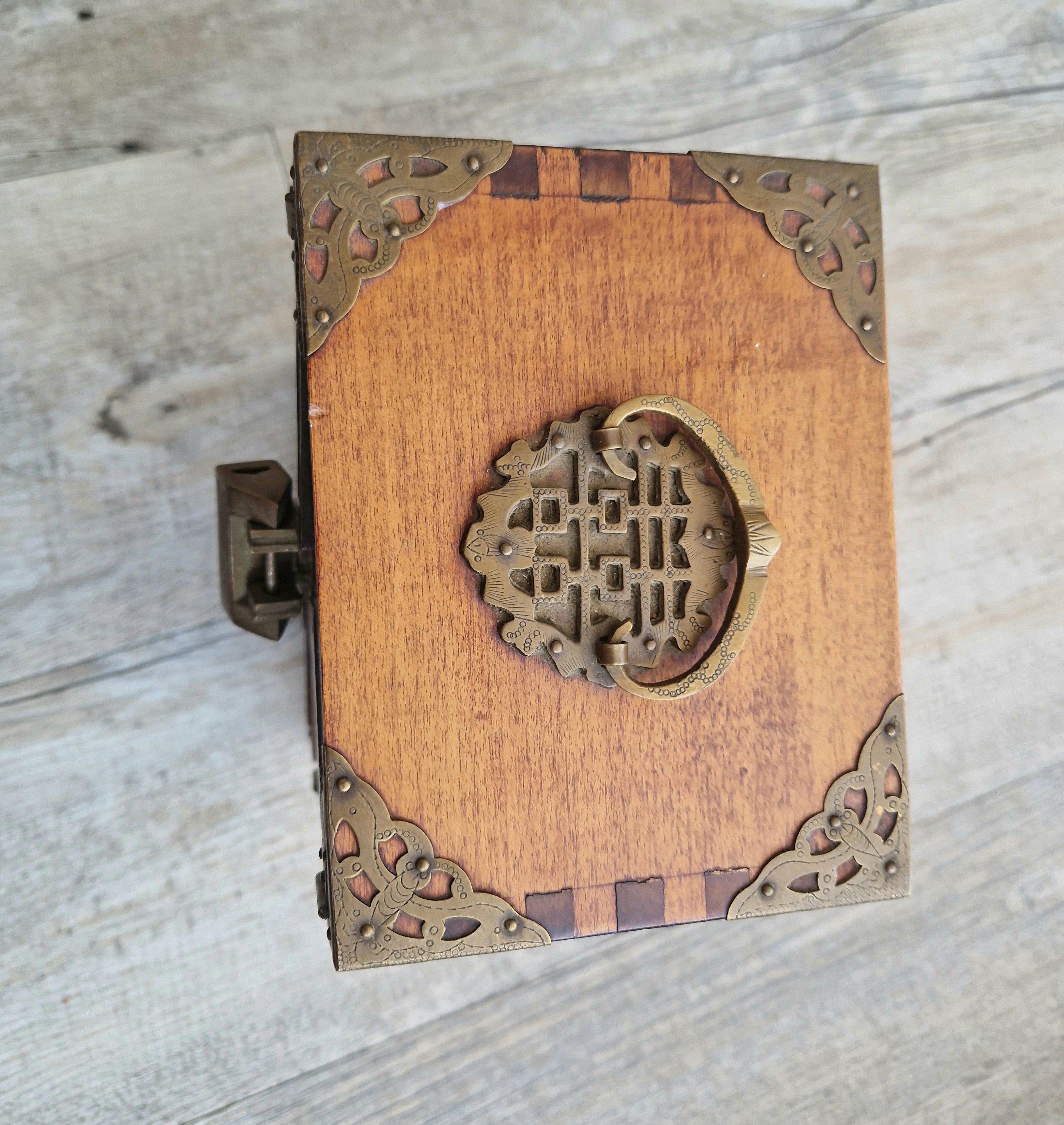 Vintage Hardwood Brass Bound Oriental Hand-Painted Chinoiserie Dragons Footed Jewellery Box Chest 1940s