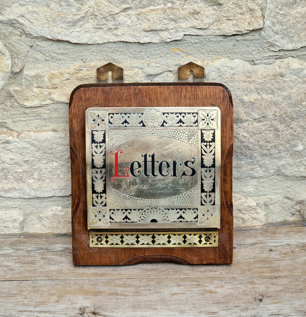 Antique Arts & Crafts Brass And Quarter Sawn Oak Gentleman's Wall Single Carved Letter Rack