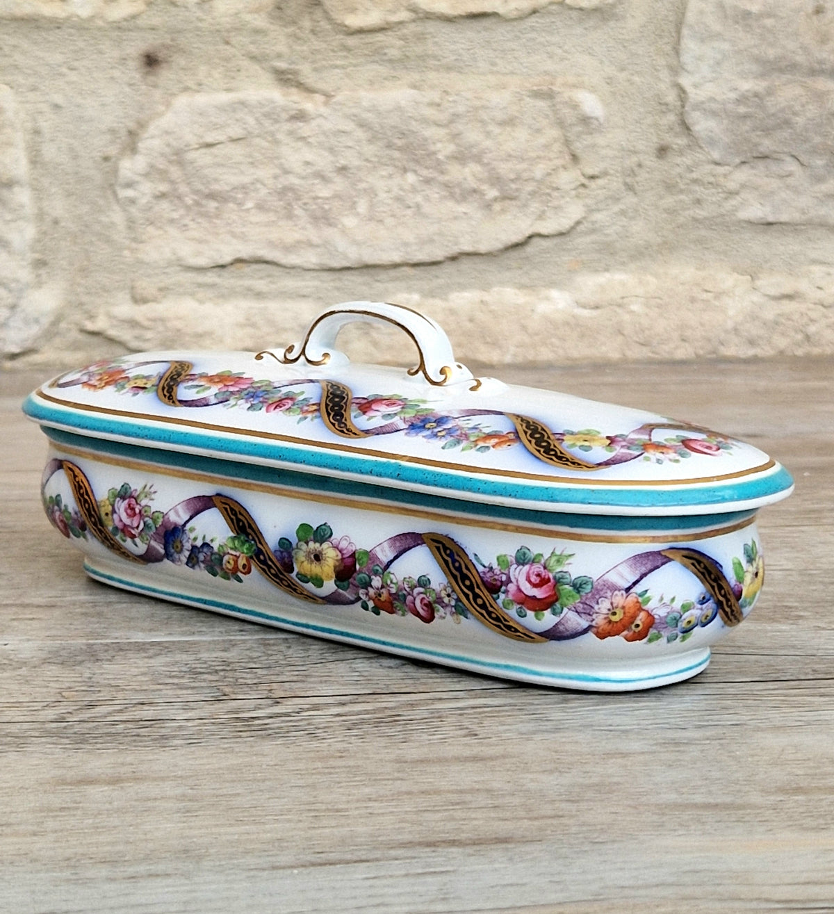 An Exceptional 19th-Century "Old Paris" (Vieux Paris) Porcelain Lidded Vanity Box, Attributed to the Workshop of Jacob Petit (c. 1840–1860)