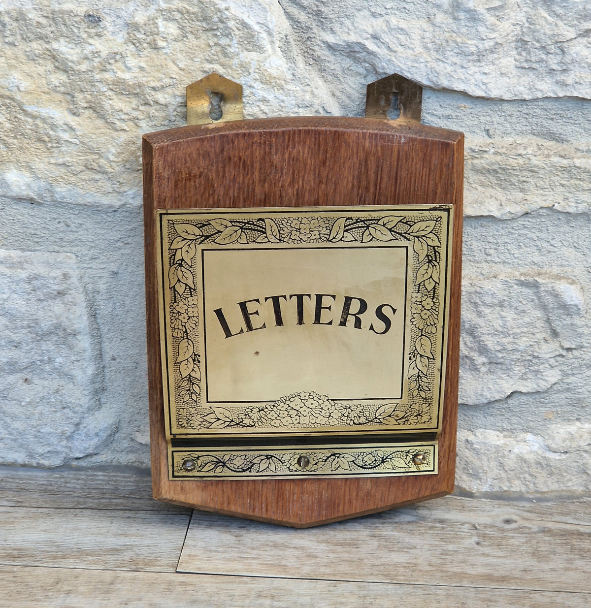Antique Arts & Crafts Brass And Quarter Sawn Oak Gentleman's Wall Single Shield Letter Rack