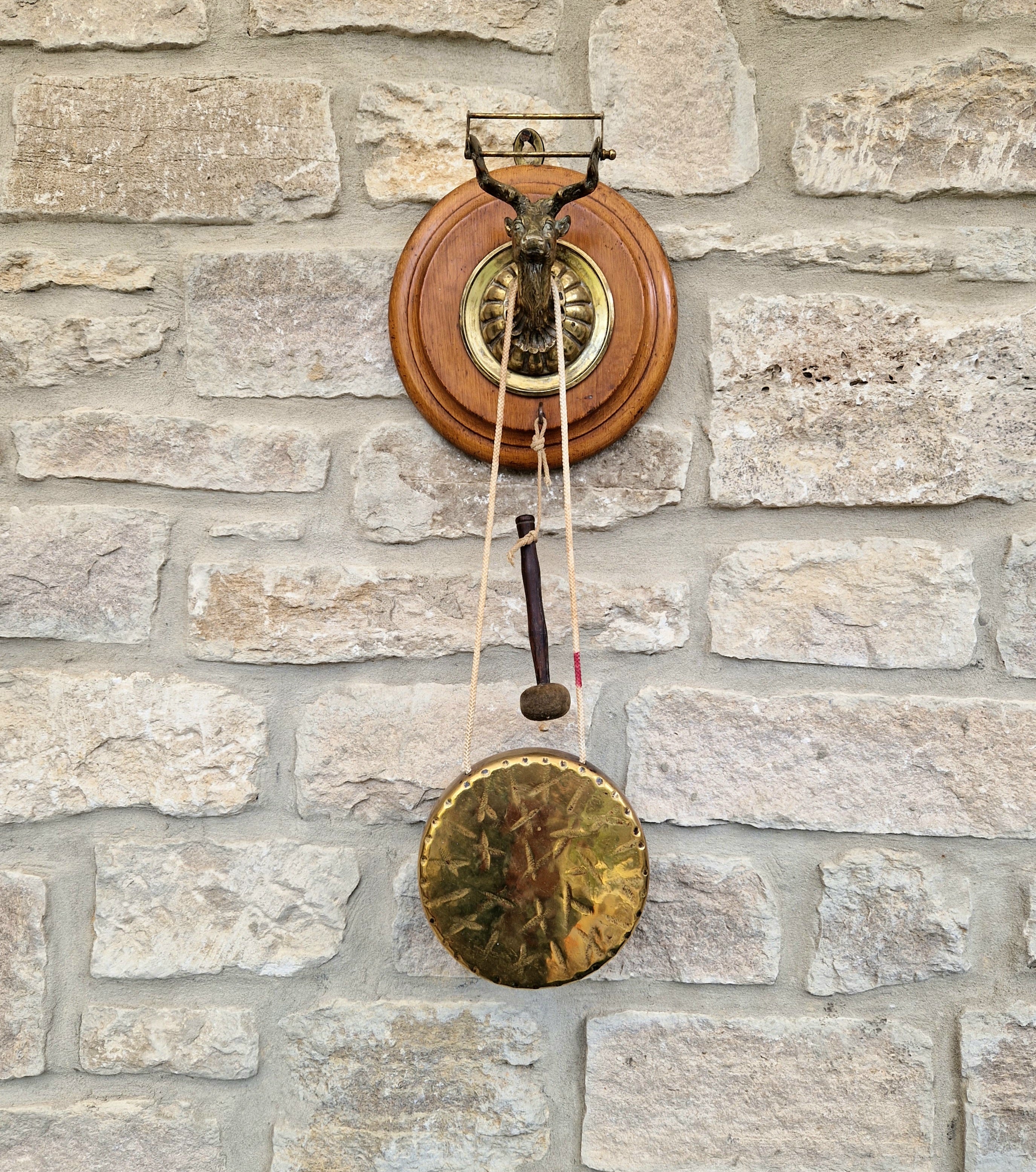 Antique Brass Stag Oak Roundel Wall Mounted Dinner Gong & Hand Turned Striker