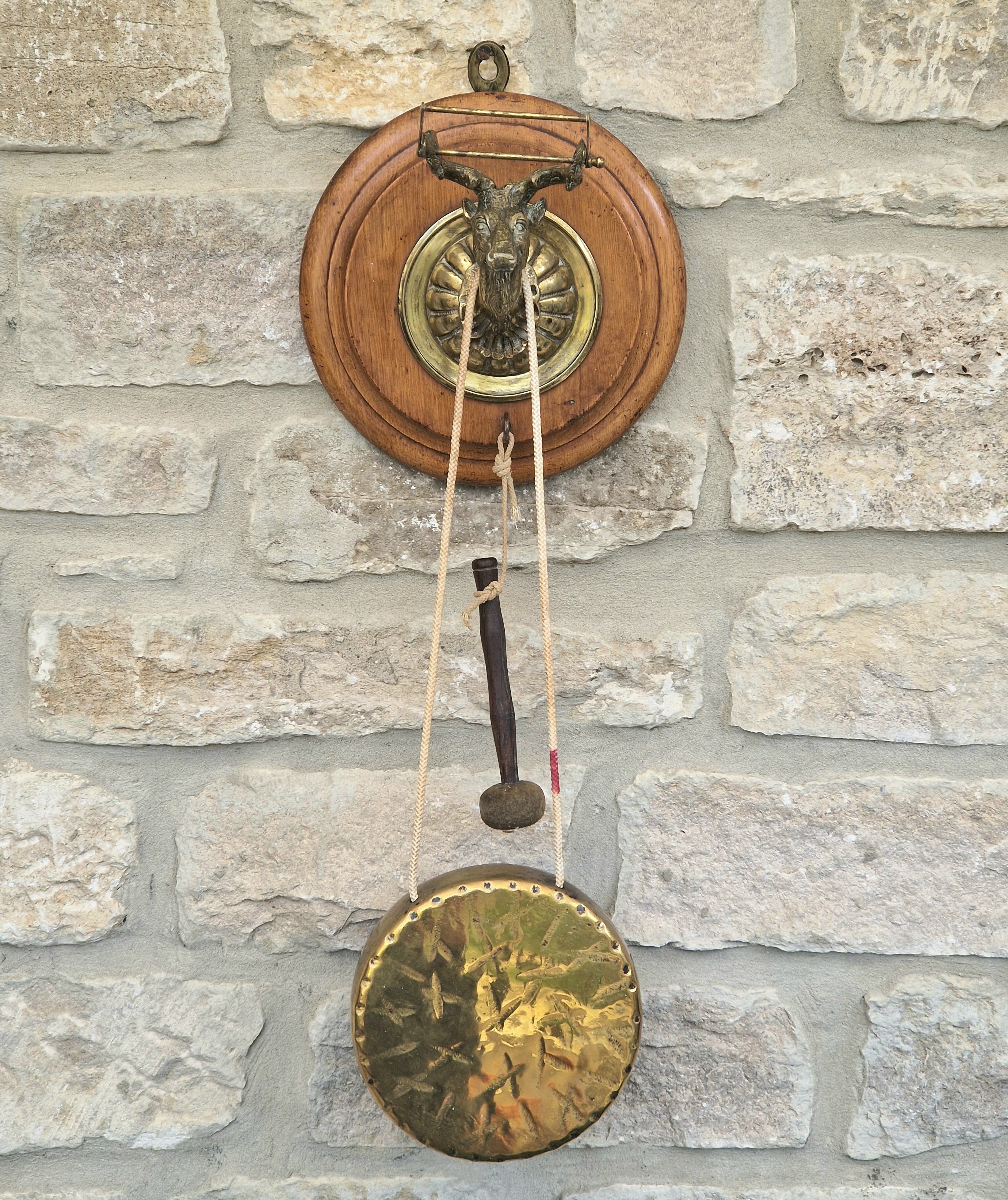 Antique Brass Stag Oak Roundel Wall Mounted Dinner Gong & Hand Turned Striker