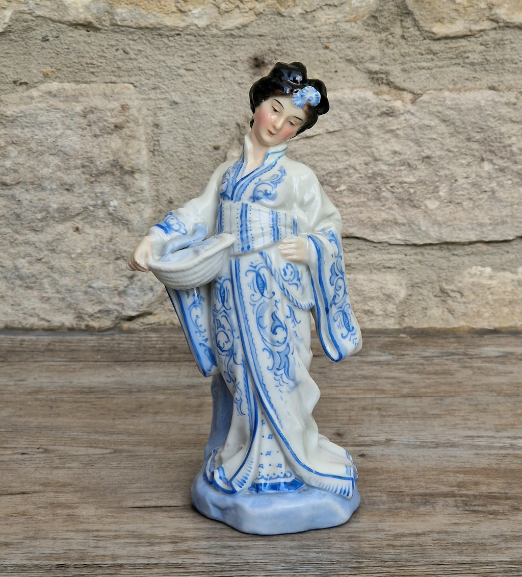 Antique German Chinoiserie Porcelain Geisha Spill Vase, 16cm Blue White Figurine Model 376