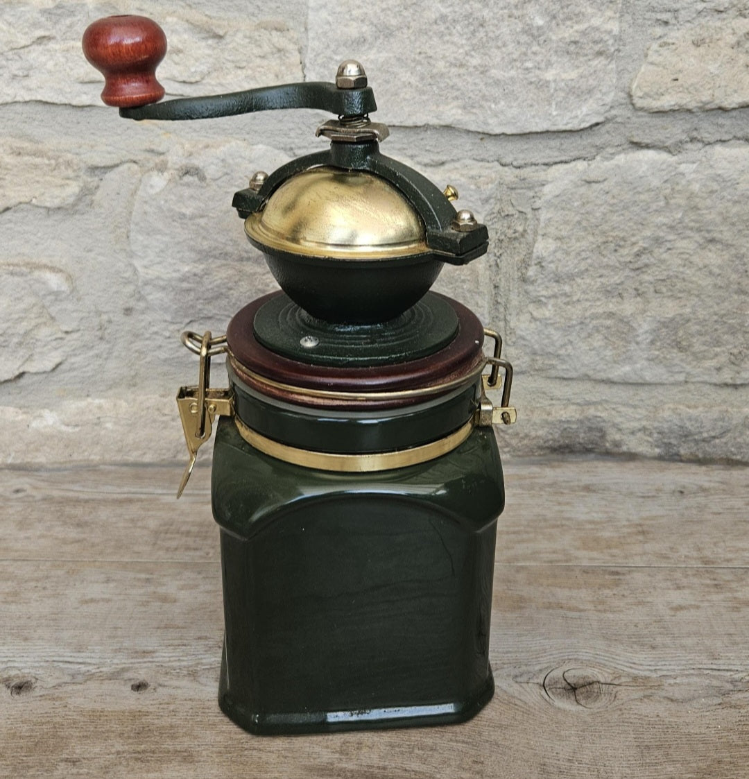 Vintage Harrods London Manual Coffee Grinder Green Gold Logo Retro Manual Mill Collectible Kitchen Decor