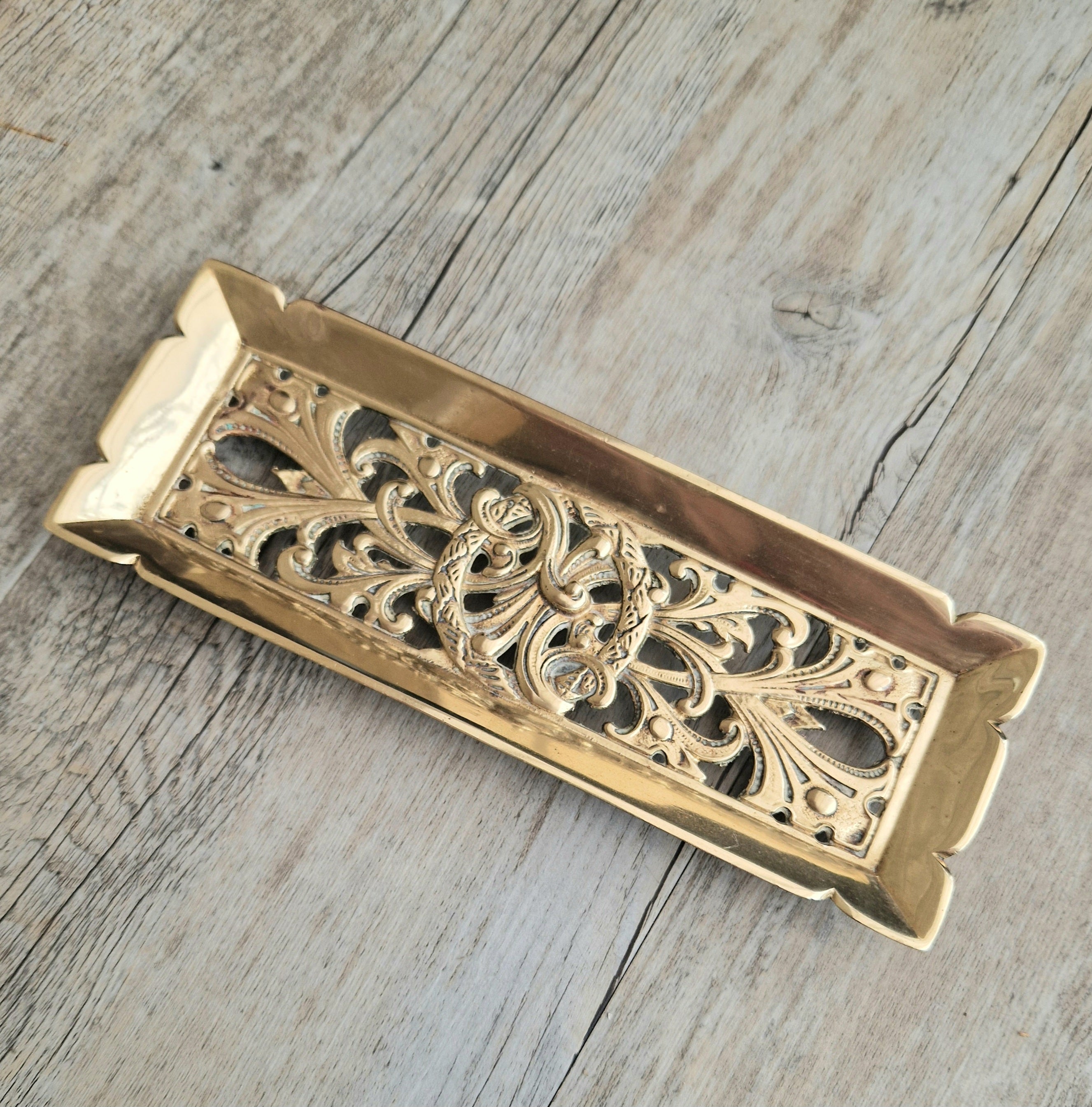 Antique Victorian Cast Brass Art Nouveau Pierced Floral Wreath Footed Pen Tray