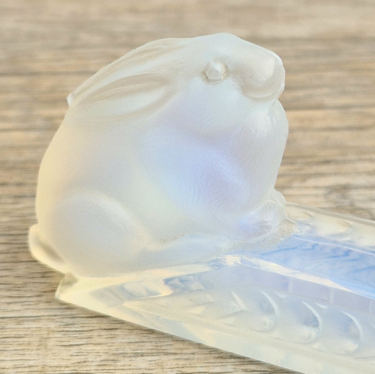 Vintage Etling France Opalescent Glass Rabbit Knife Rest Art Deco Opaline Figurine 11cm