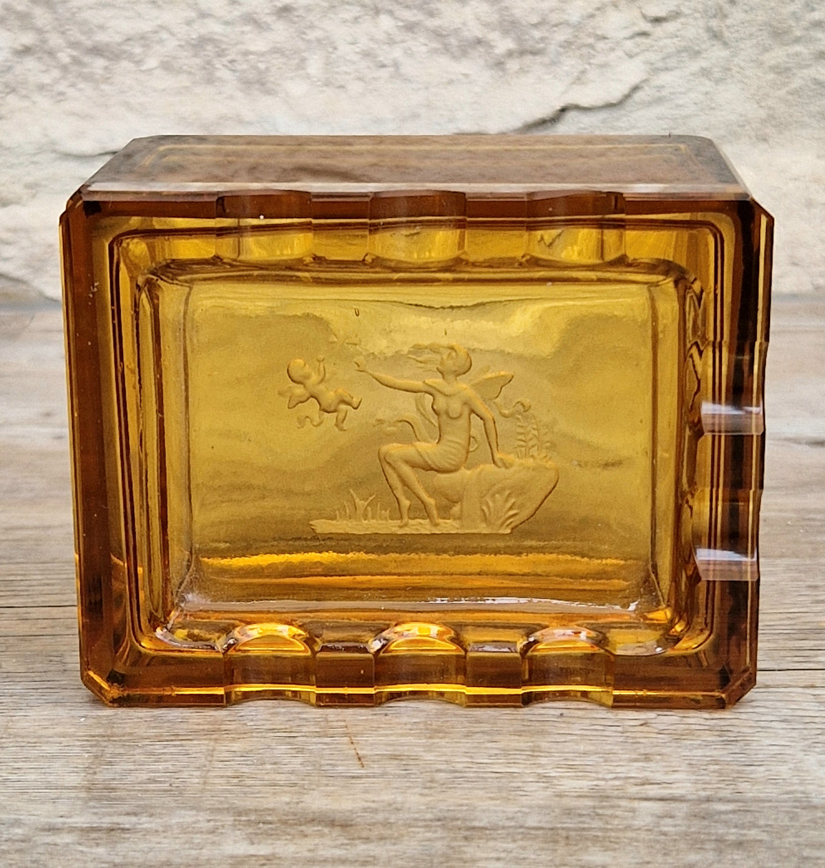 1930s Hienrich Hoffman Amber Intaglio Glass Cupid & Goddess Crenulated Lidded Trinket Box