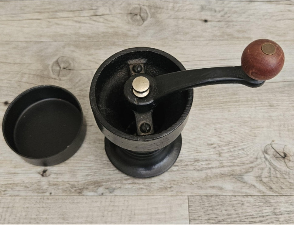 Vintage Cast Iron Manual Coffee Grinder Made in Italy Black Tre-Spade Hand Crank Coffee Grinder