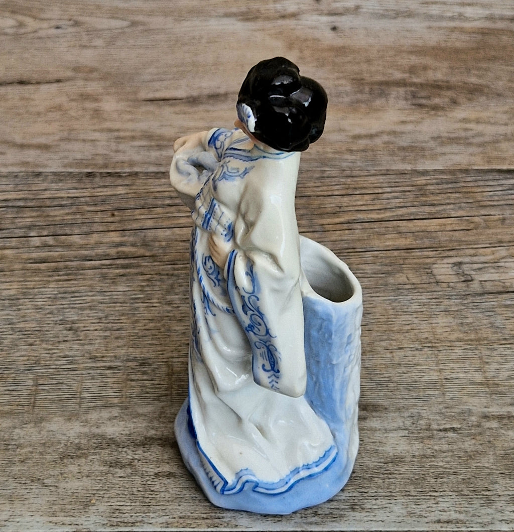 Antique German Chinoiserie Porcelain Geisha Spill Vase, 16cm Blue White Figurine Model 376