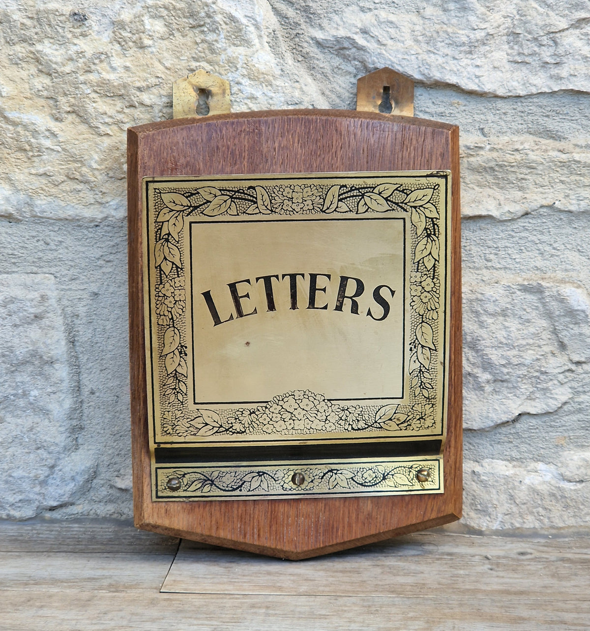 Antique Arts & Crafts Brass And Quarter Sawn Oak Gentleman's Wall Single Shield Letter Rack