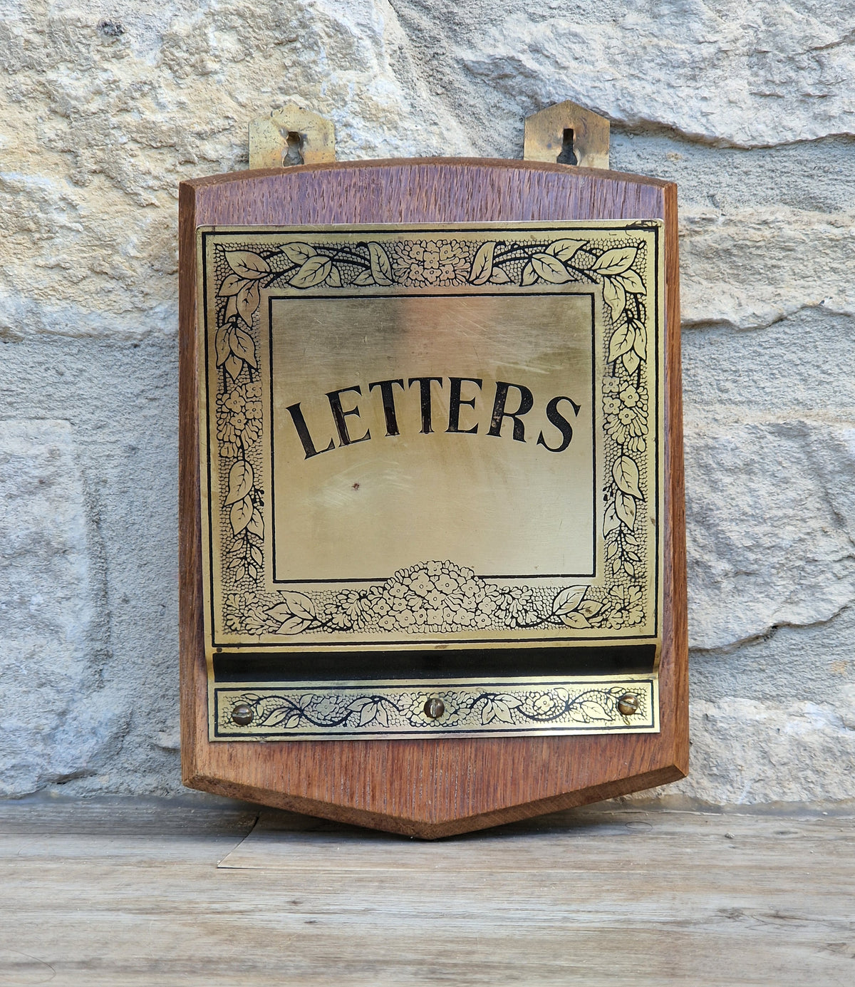 Antique Arts & Crafts Brass And Quarter Sawn Oak Gentleman's Wall Single Shield Letter Rack