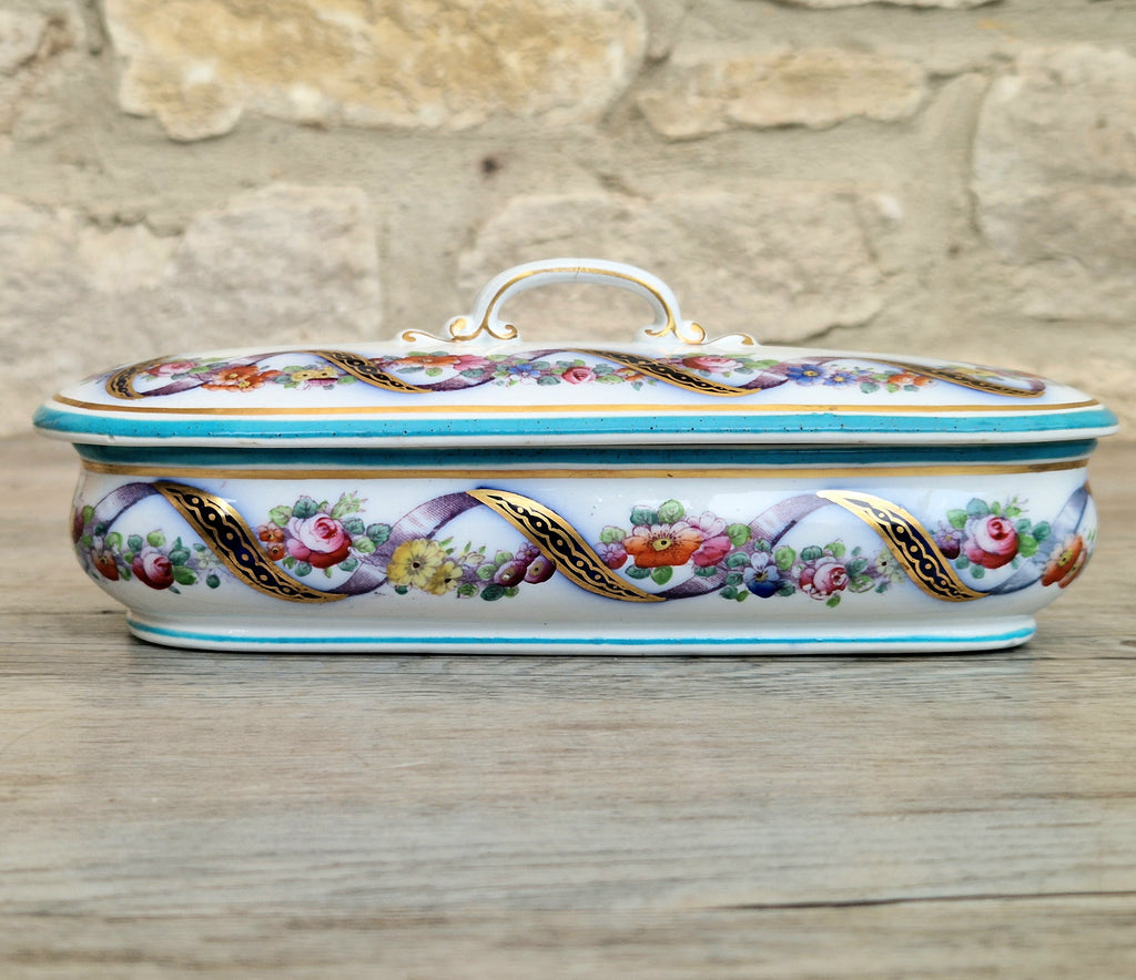 An Exceptional 19th-Century "Old Paris" (Vieux Paris) Porcelain Lidded Vanity Box, Attributed to the Workshop of Jacob Petit (c. 1840–1860)